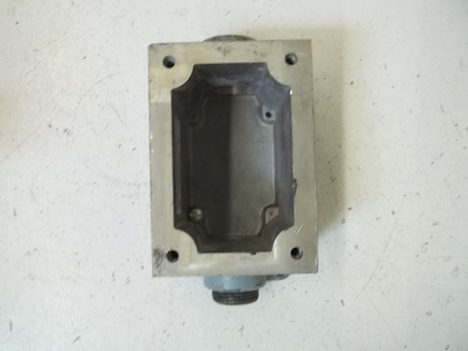 ALLEN BRADLEY 800H-1HVX7M3 SER.X BODY ONLY *USED*