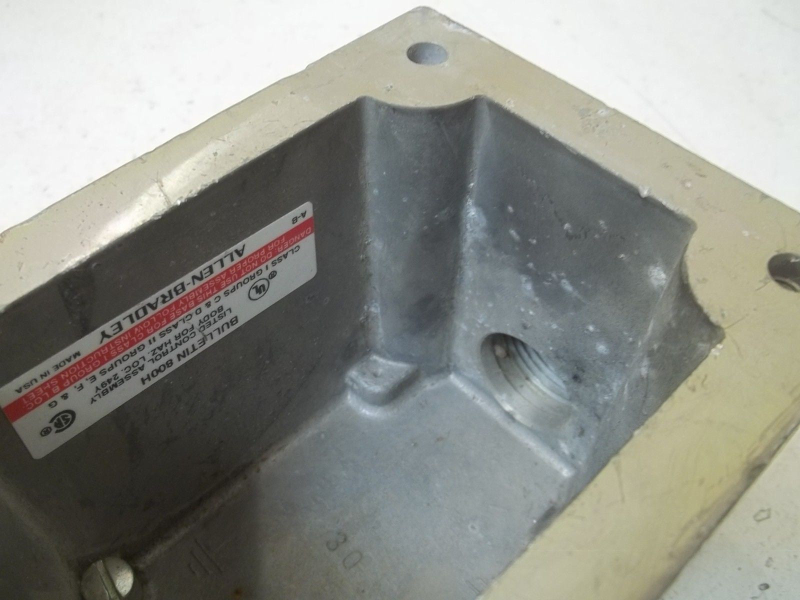 ALLEN BRADLEY 800H-1HVX7M3 SER.X BODY ONLY *USED*