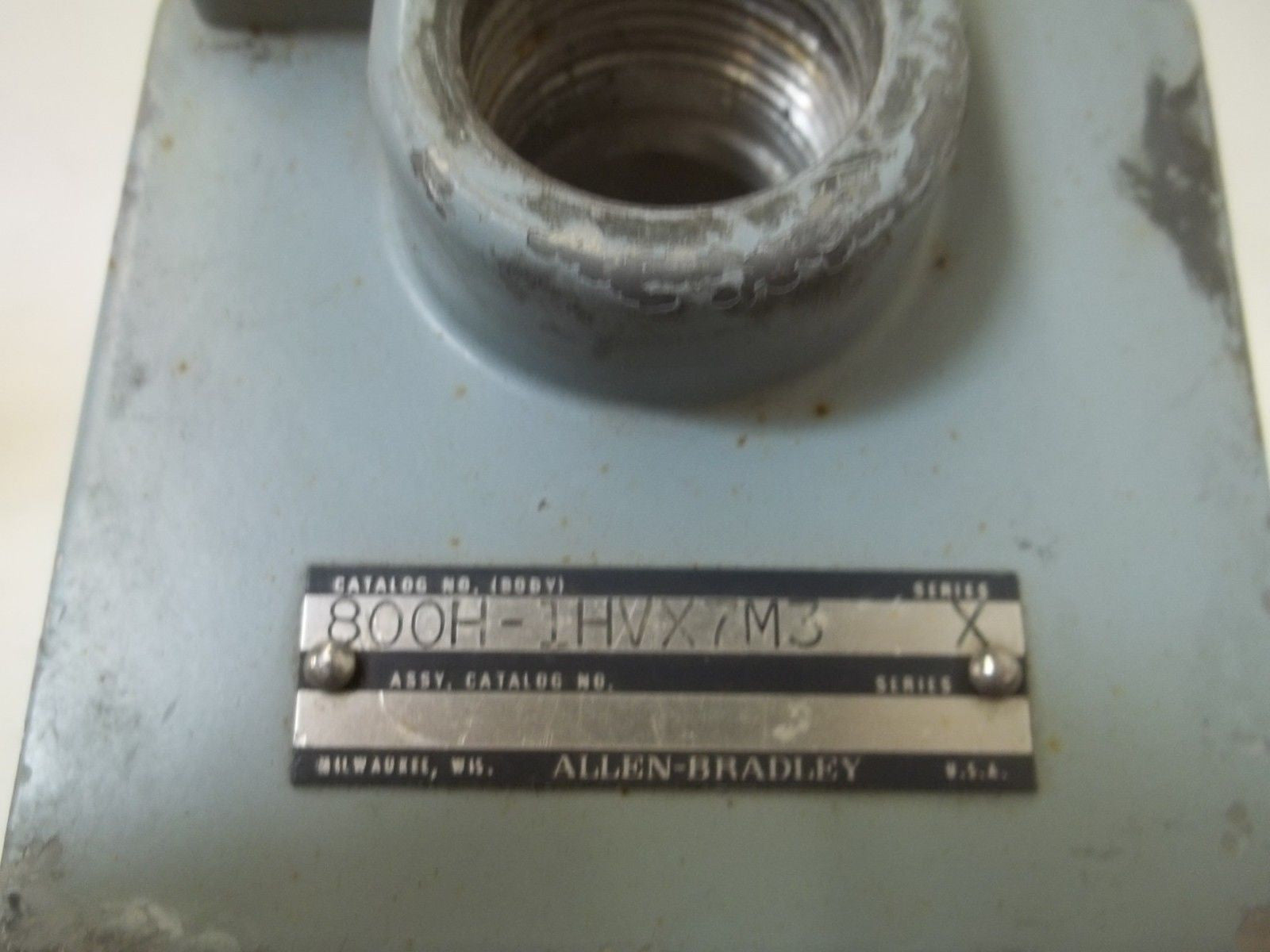 ALLEN BRADLEY 800H-1HVX7M3 SER.X BODY ONLY *USED*