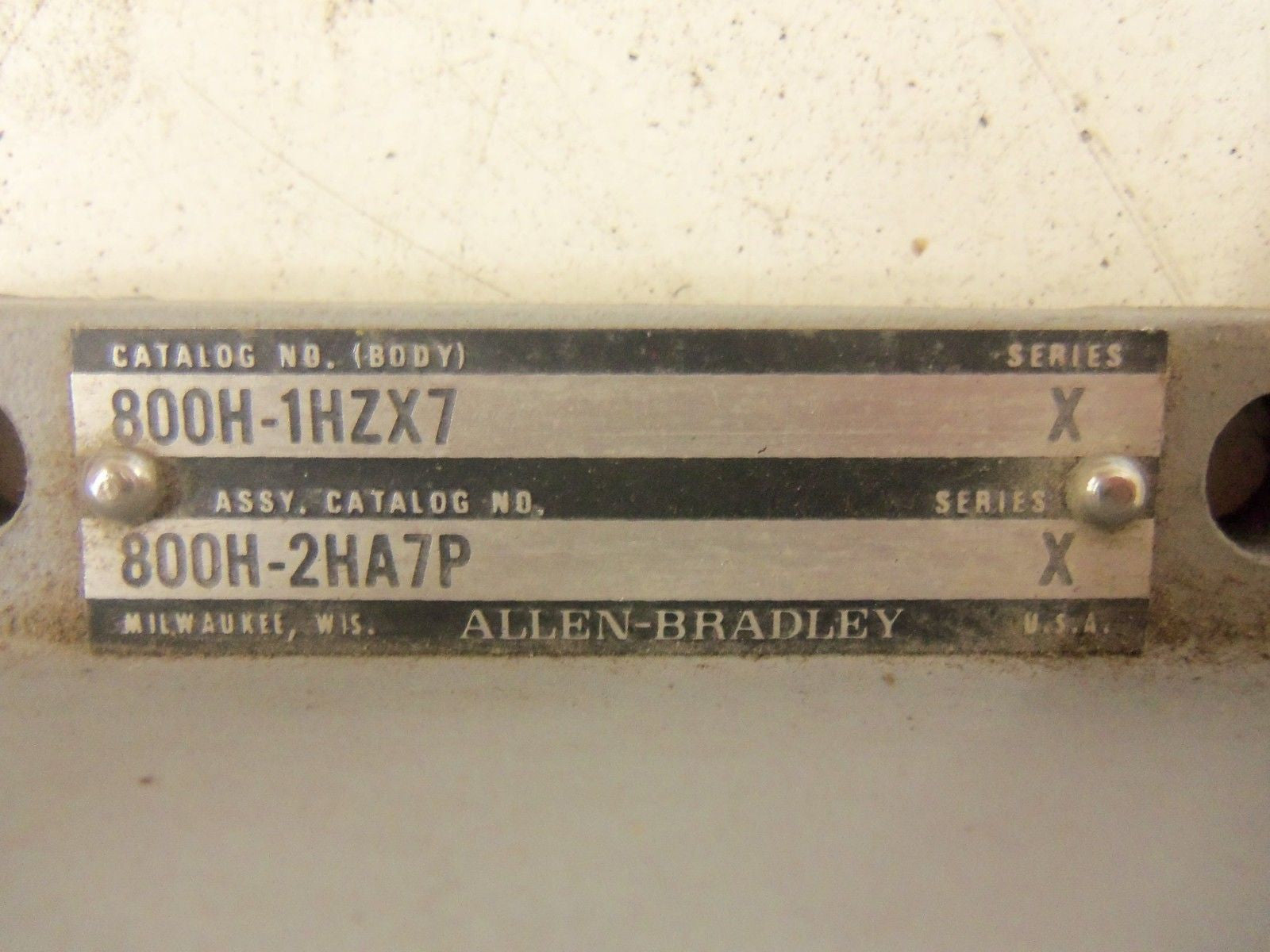 ALLEN BRADLEY 800H-2HA7P SERIES X *USED*