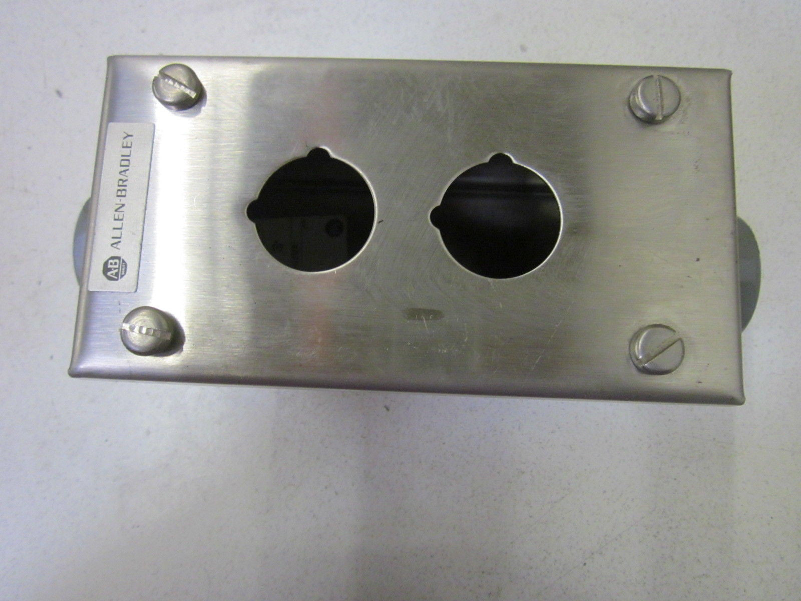ALLEN BRADLEY 800H-2HZ4M1 SER.P *NEW OUT OF A  BOX*