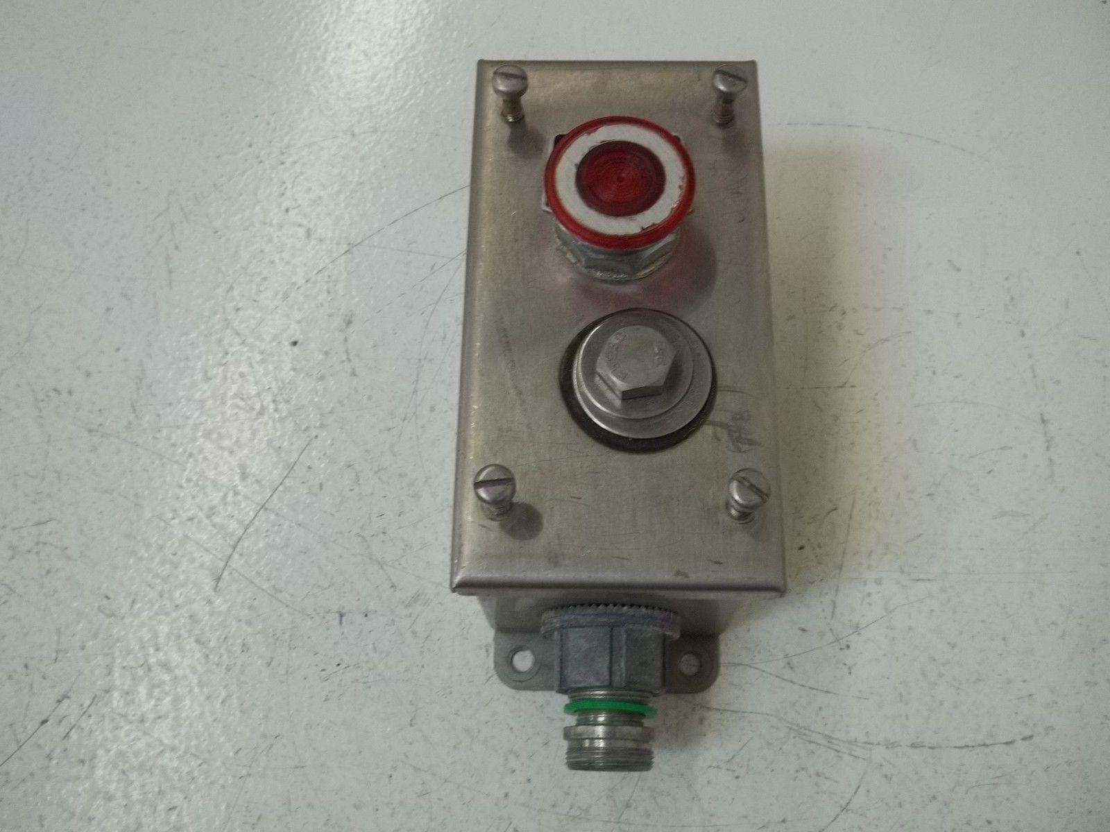 ALLEN BRADLEY 800H-2HA4T SER.A *USED*