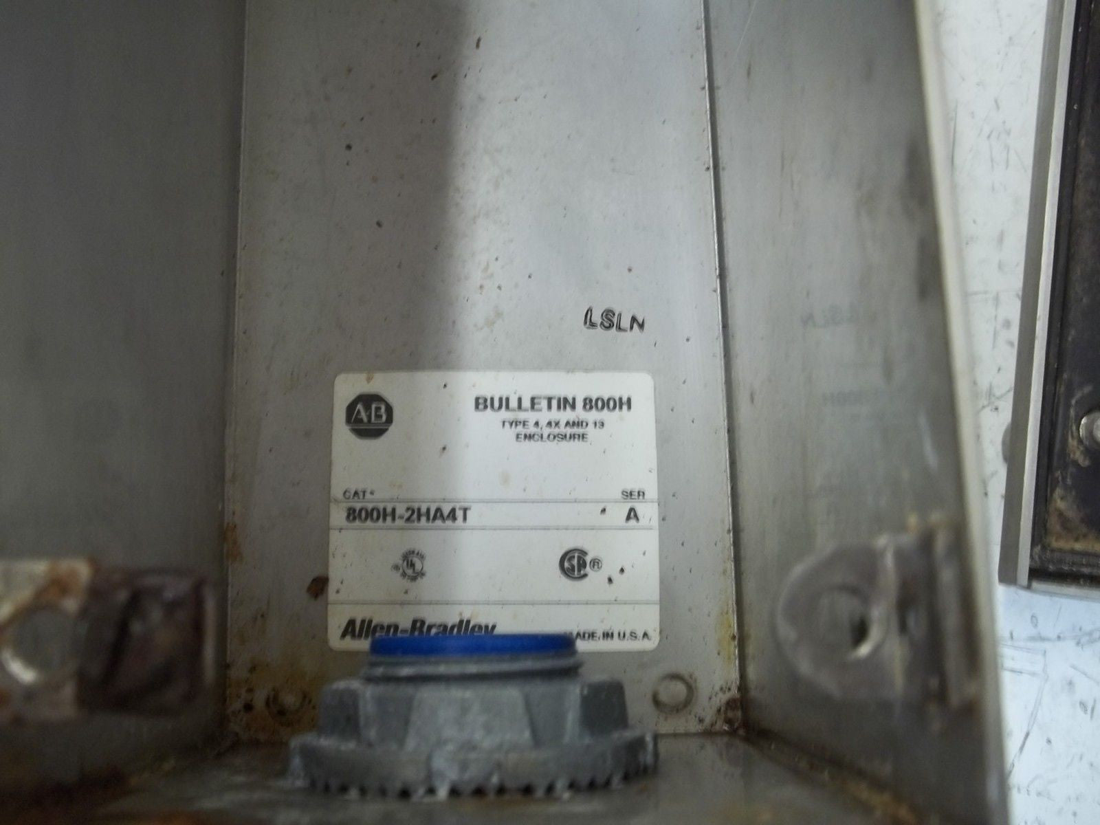 ALLEN BRADLEY 800H-2HA4T SER.A *USED*