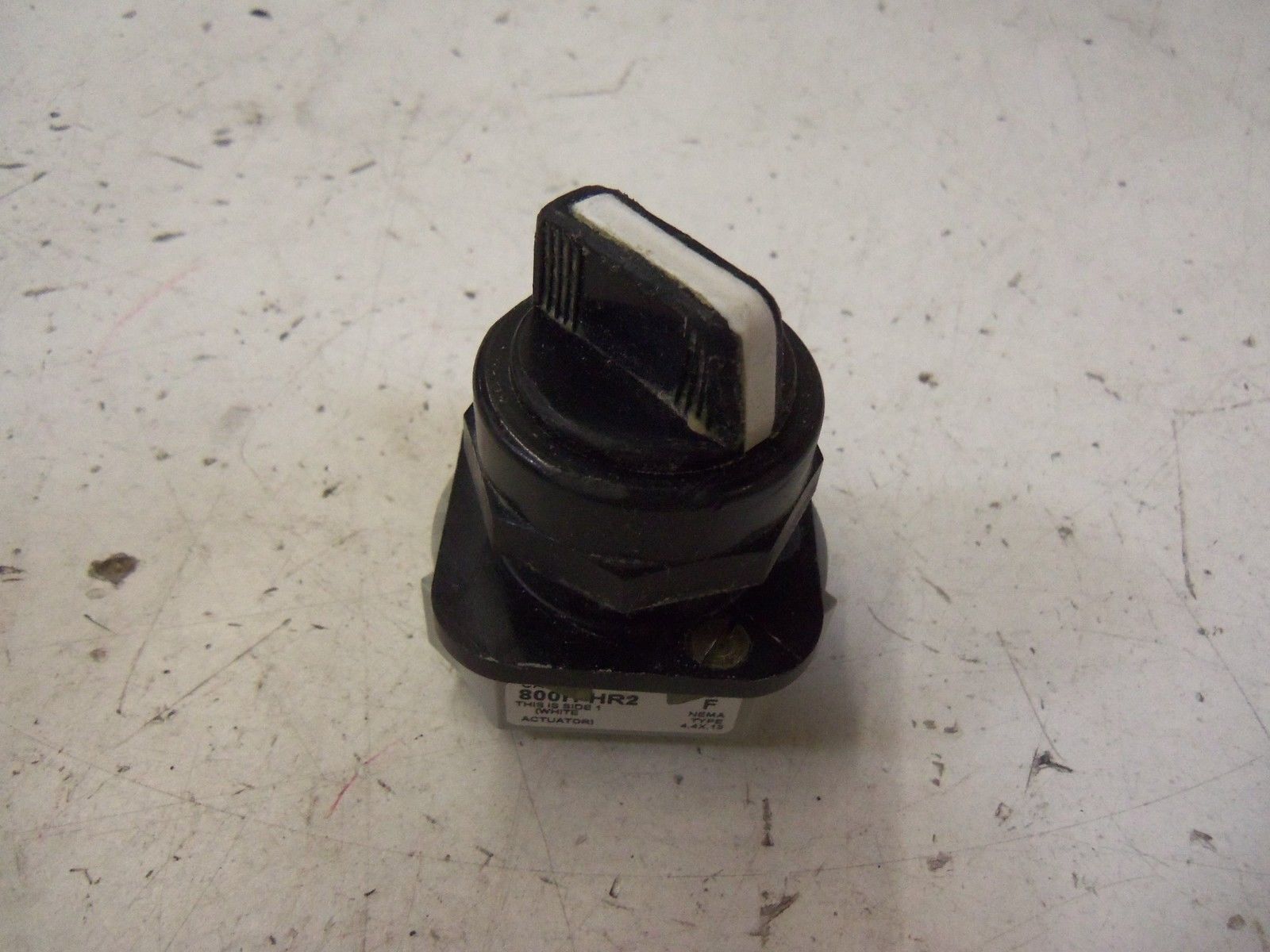 ALLEN BRADLEY 800H-HR2 SER. F SELECTOR SWITCH *USED*