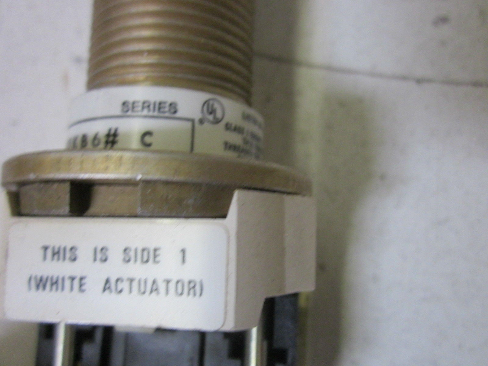ALLEN BRADLEY 800H-HP2KB6 SER.C *NEW NO BOX*