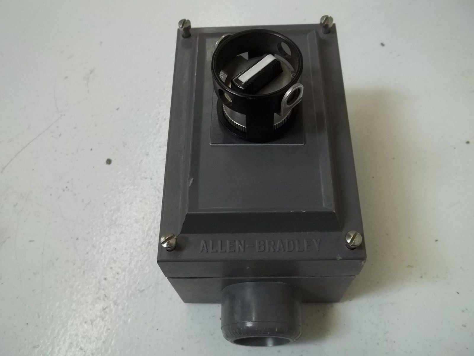 ALLEN BRADLEY 800R-1HW4R-38278 SER.A *USED*
