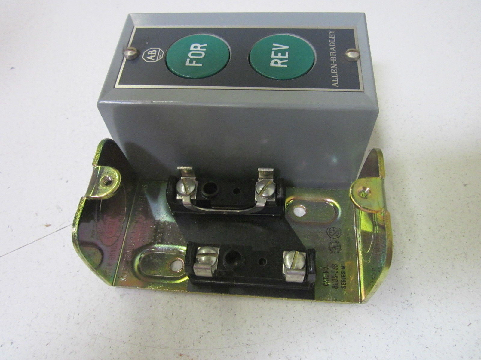 ALLEN BRADLEY 800S-2SB *NEW NO BOX*