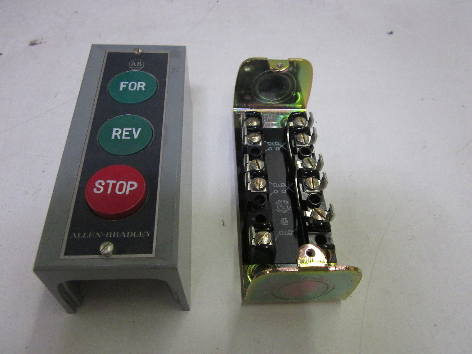 ALLEN BRADLEY 800S-3SA *NEW NO BOX*
