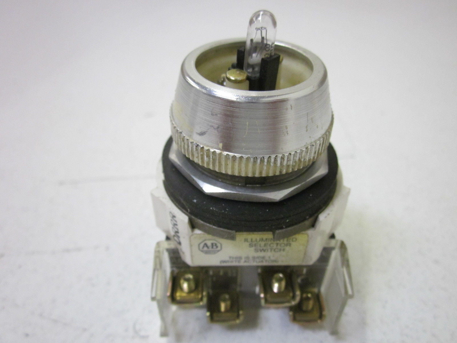 ALLEN BRADLEY 800T-16HX2KB6 SER. T SELECTOR SWITCH (NO COVER) *USED*