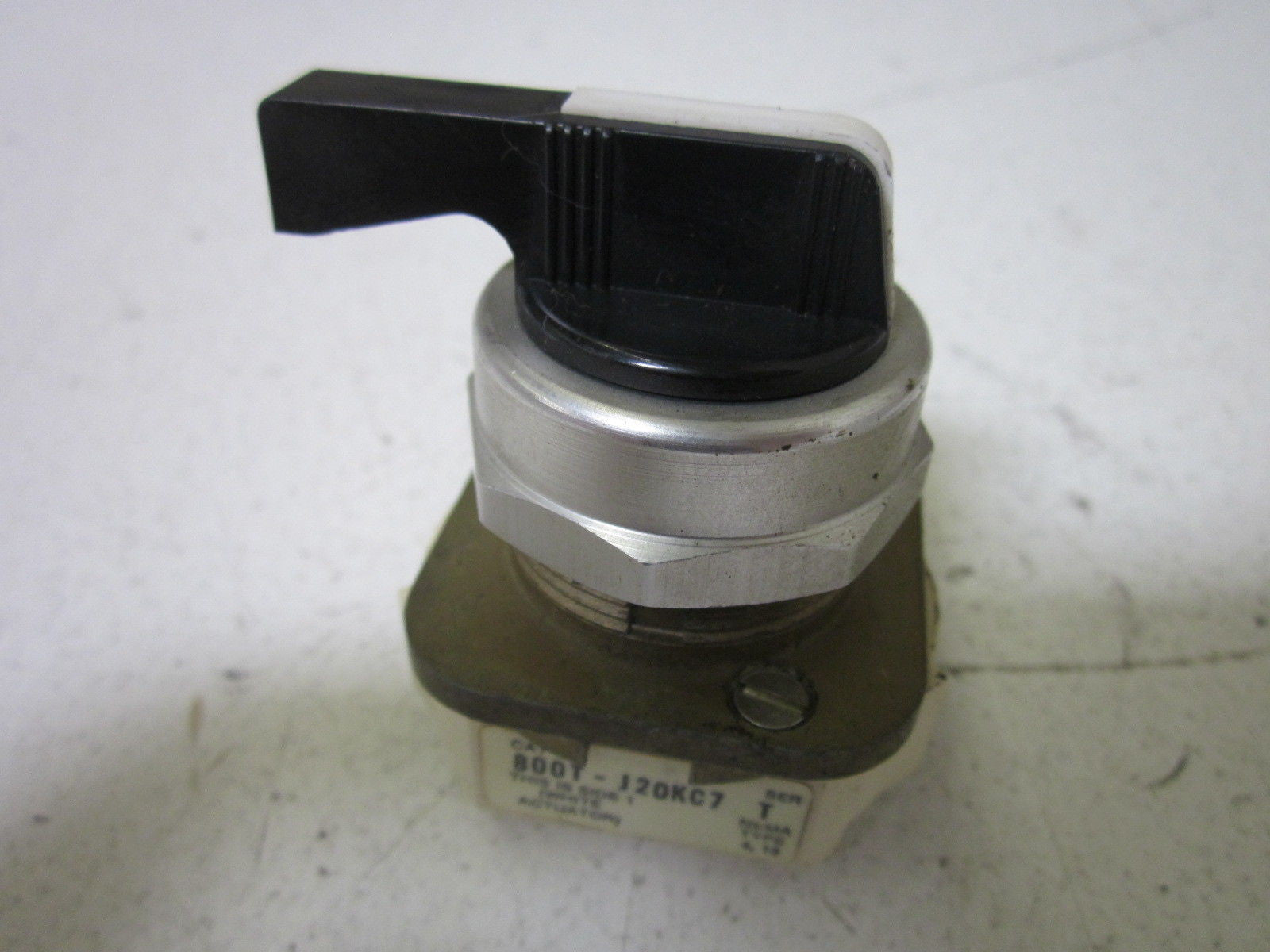 ALLEN BRADLEY 800T-J20KC7 SER.T *NEW NO BOX*