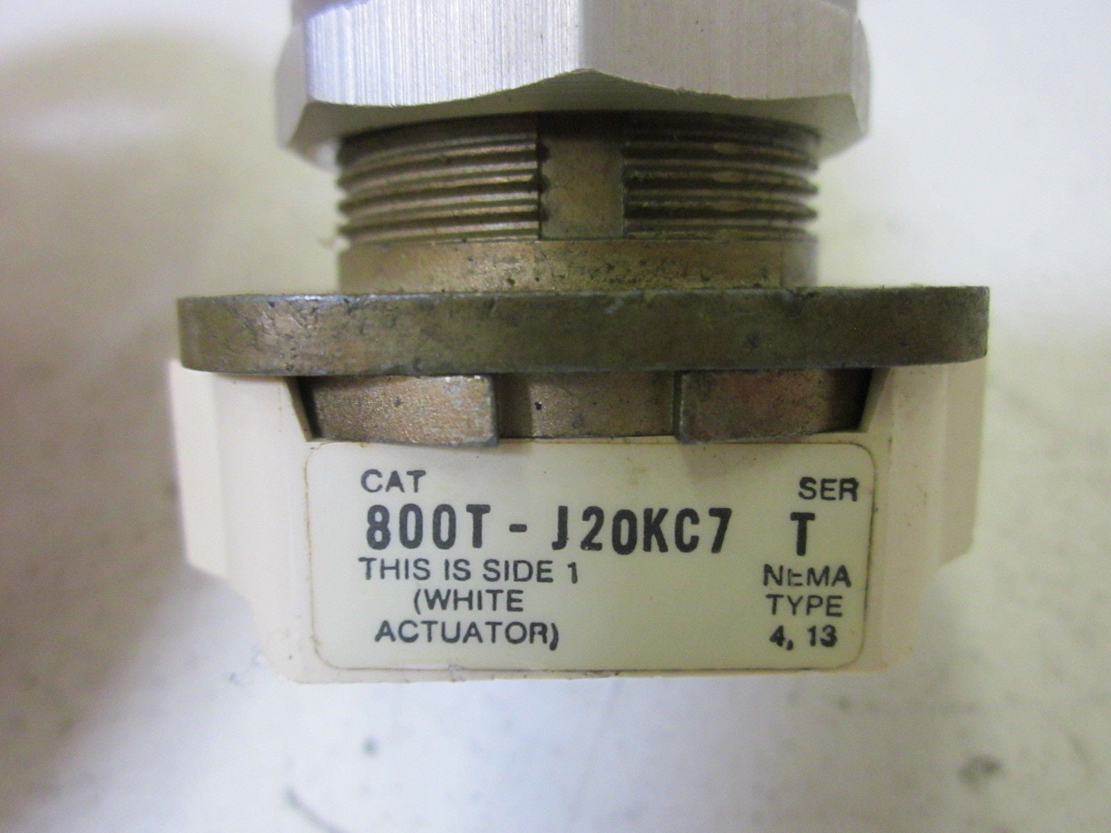 ALLEN BRADLEY 800T-J20KC7 SER.T *NEW NO BOX*