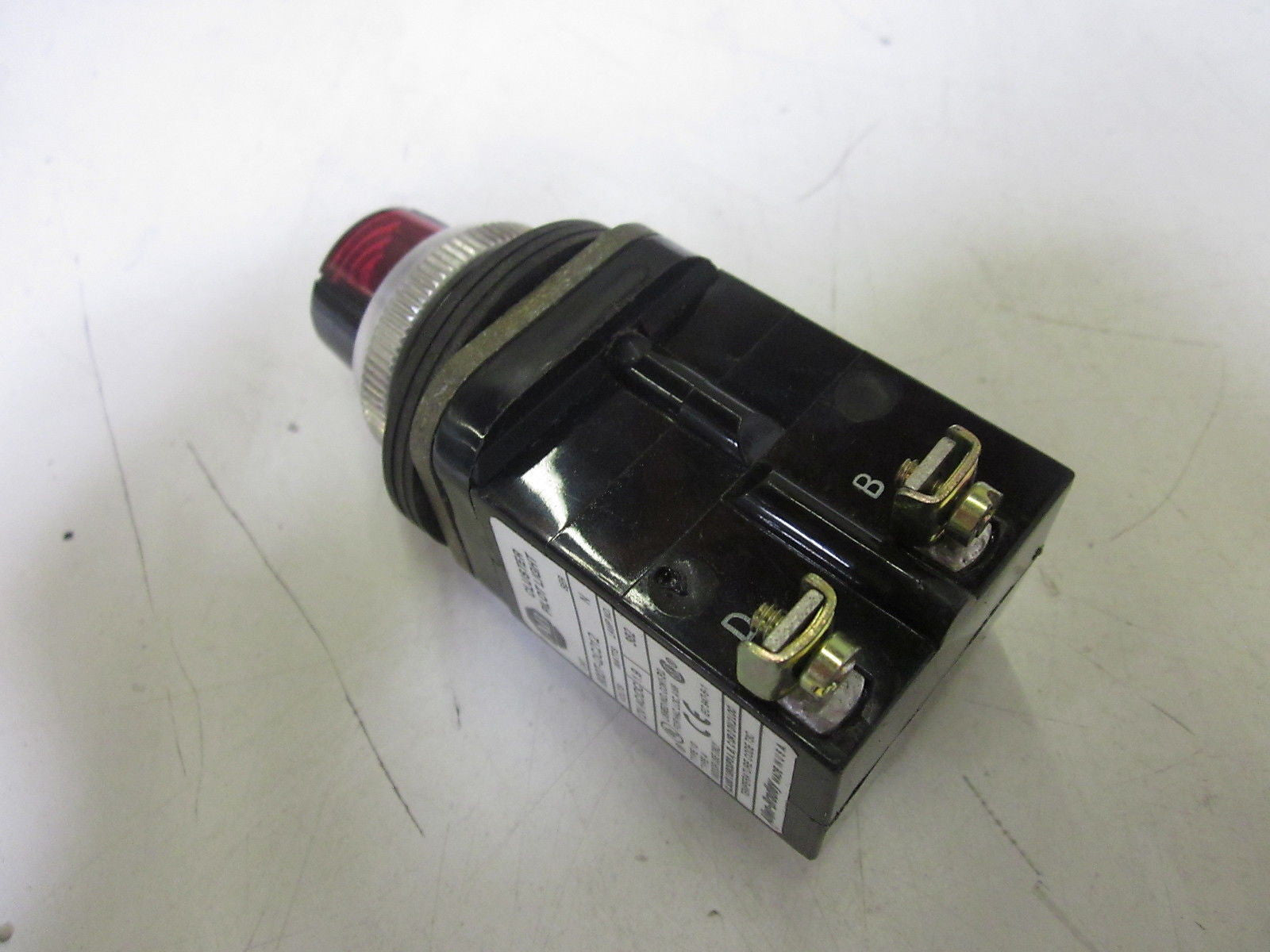 ALLEN BRADLEY 800T-QC212 SER.N *NEW NO BOX*