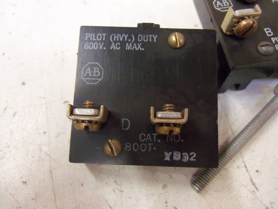 ALLEN BRADLEY 800T-XB32   *NEW NO BOX*