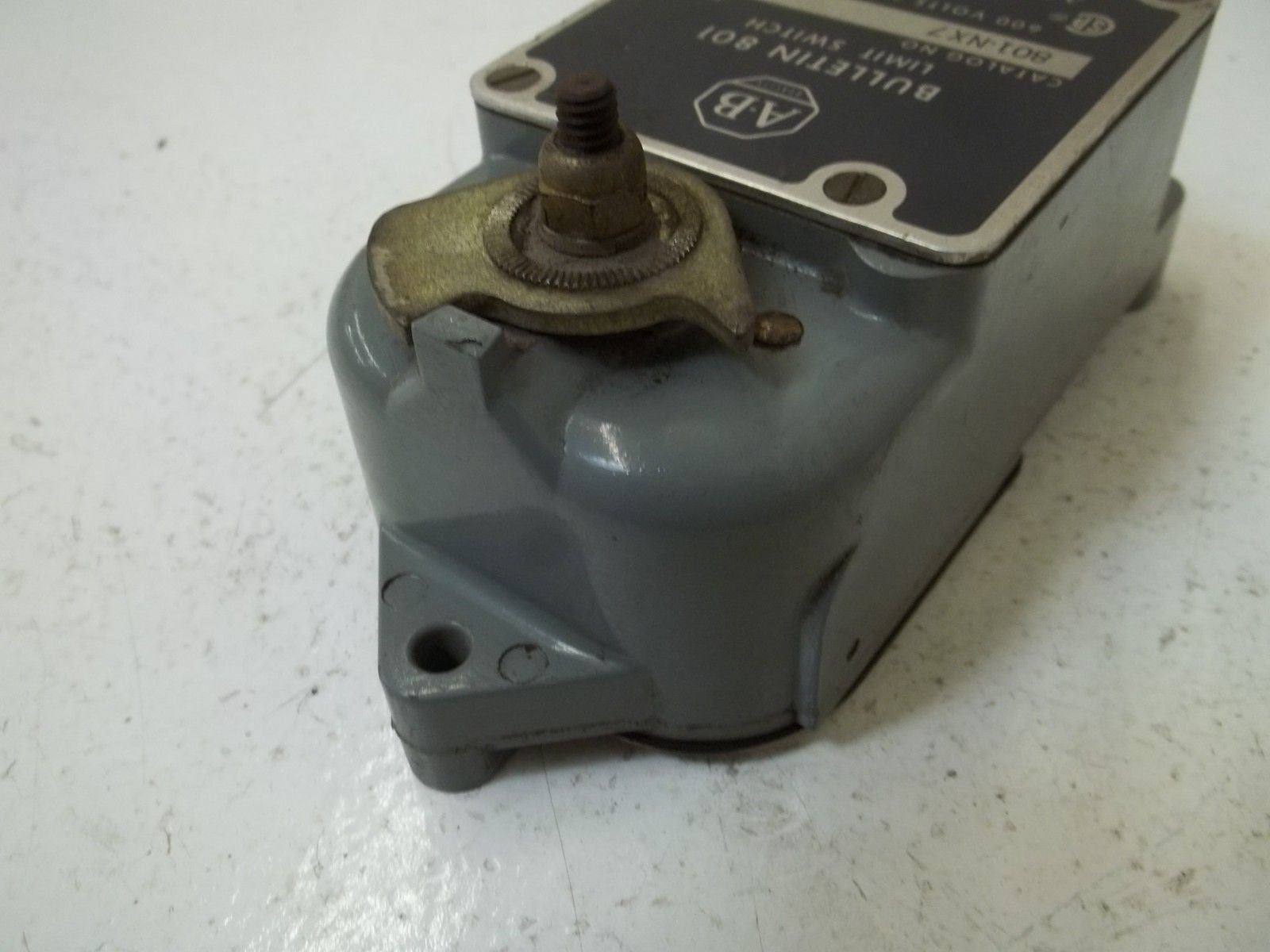 ALLEN BRADLEY 801-NX8 SER.A *USED*