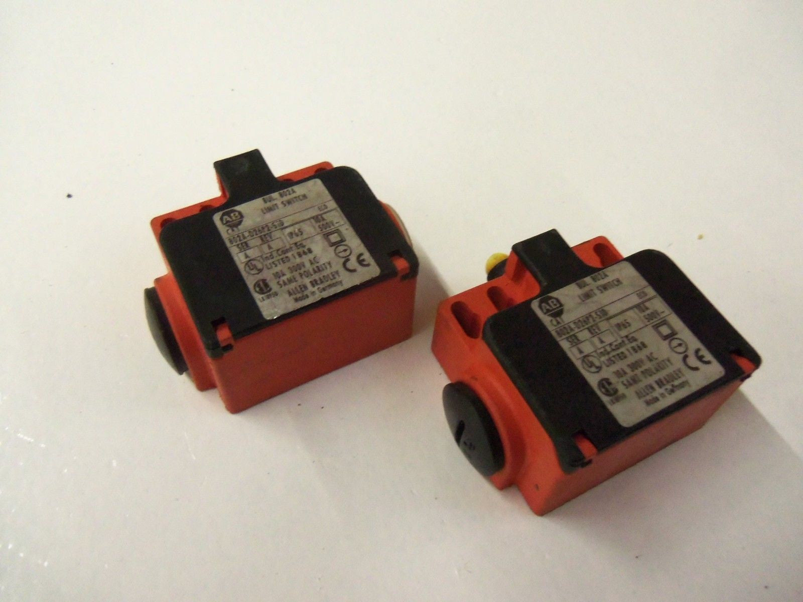 ALLEN BRADLEY 802-D26P2-S10 SERIES A *USED*