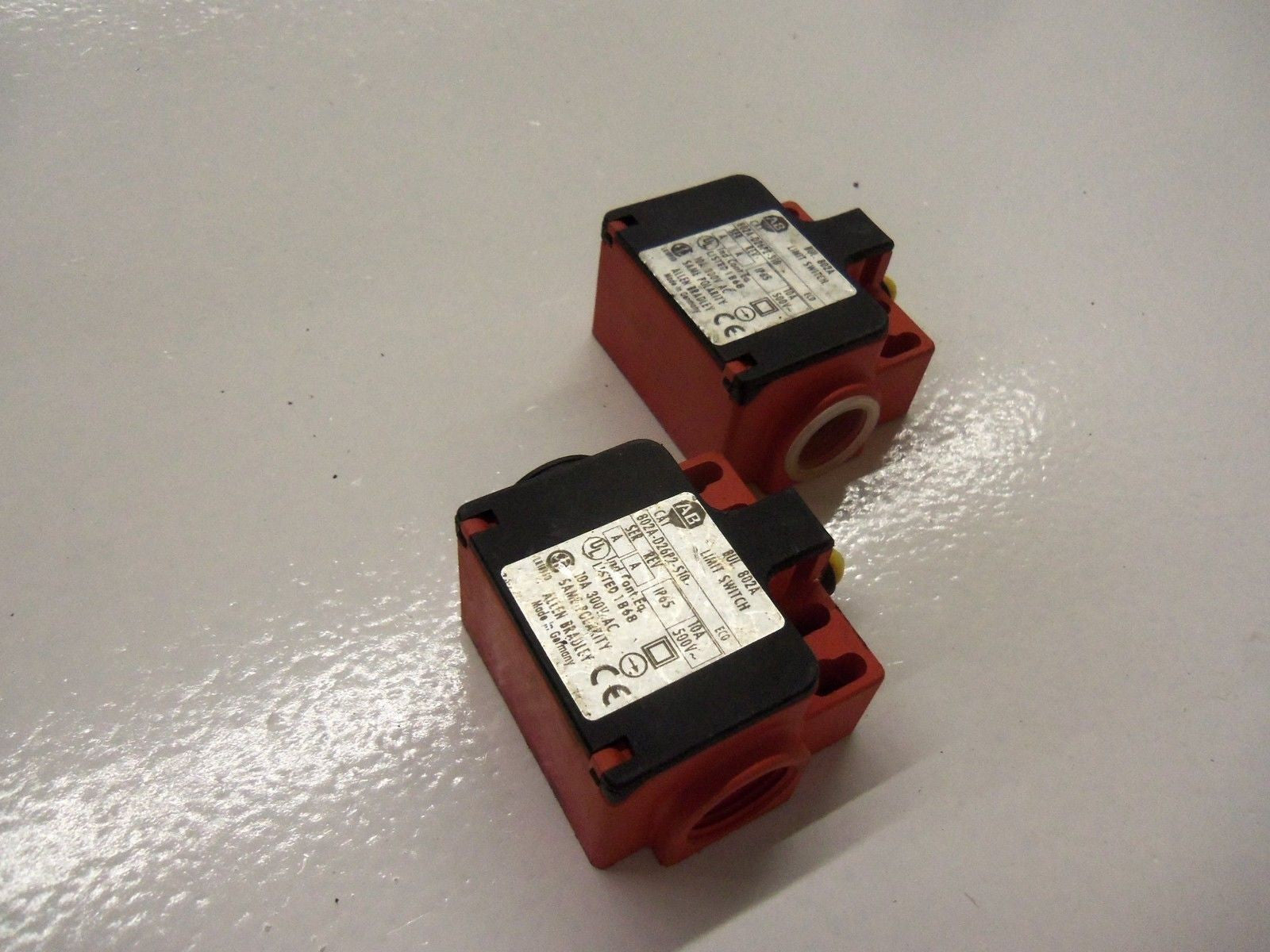ALLEN BRADLEY 802-D26P2-S10 SERIES A *USED*