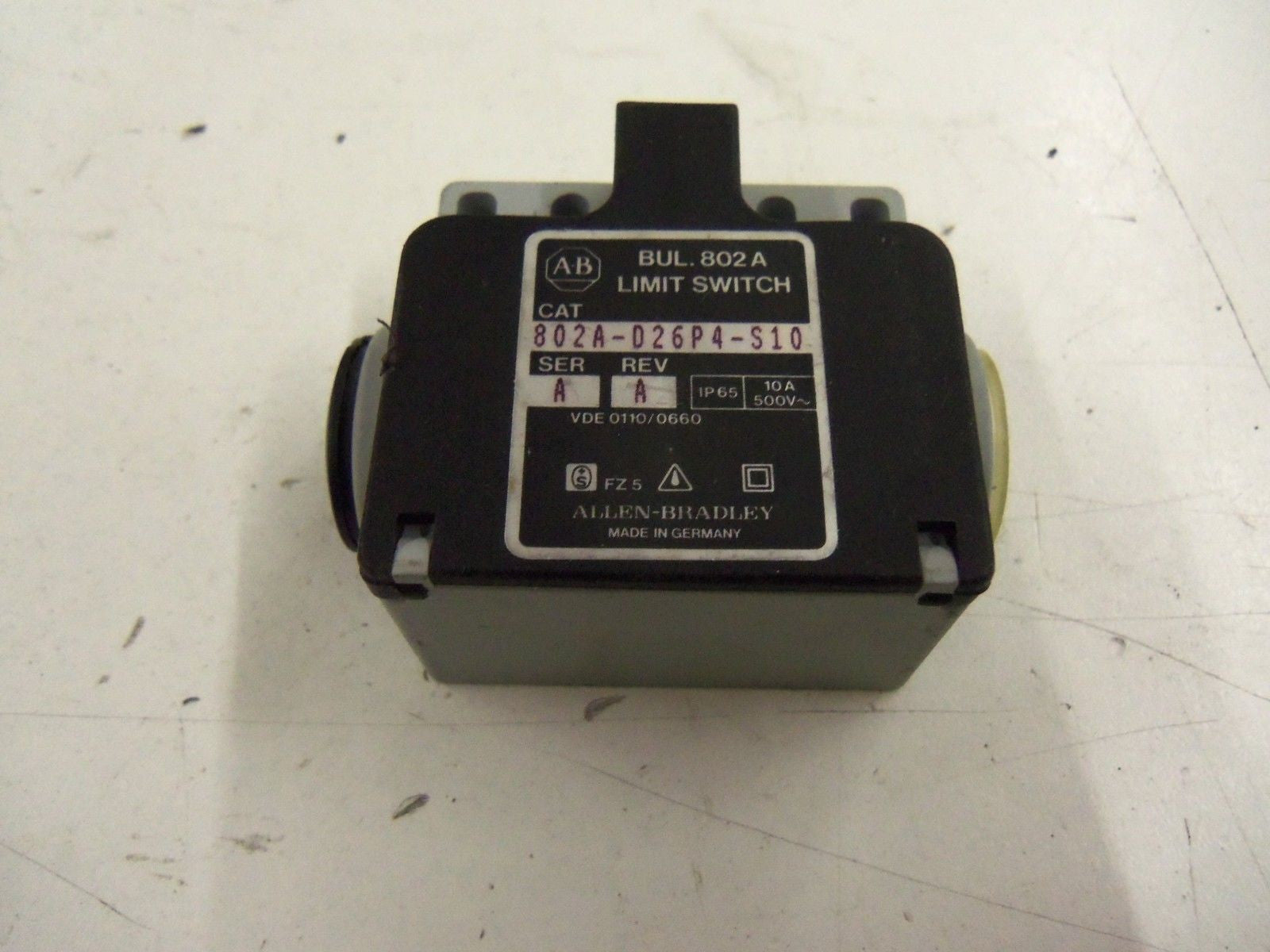 ALLEN BRADLEY 802A-D26P4-S10 SERIES A *USED*