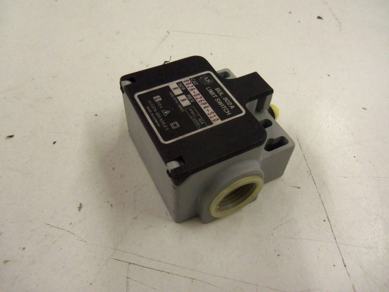 ALLEN BRADLEY 802A-D26P4-S10 SERIES A *USED*