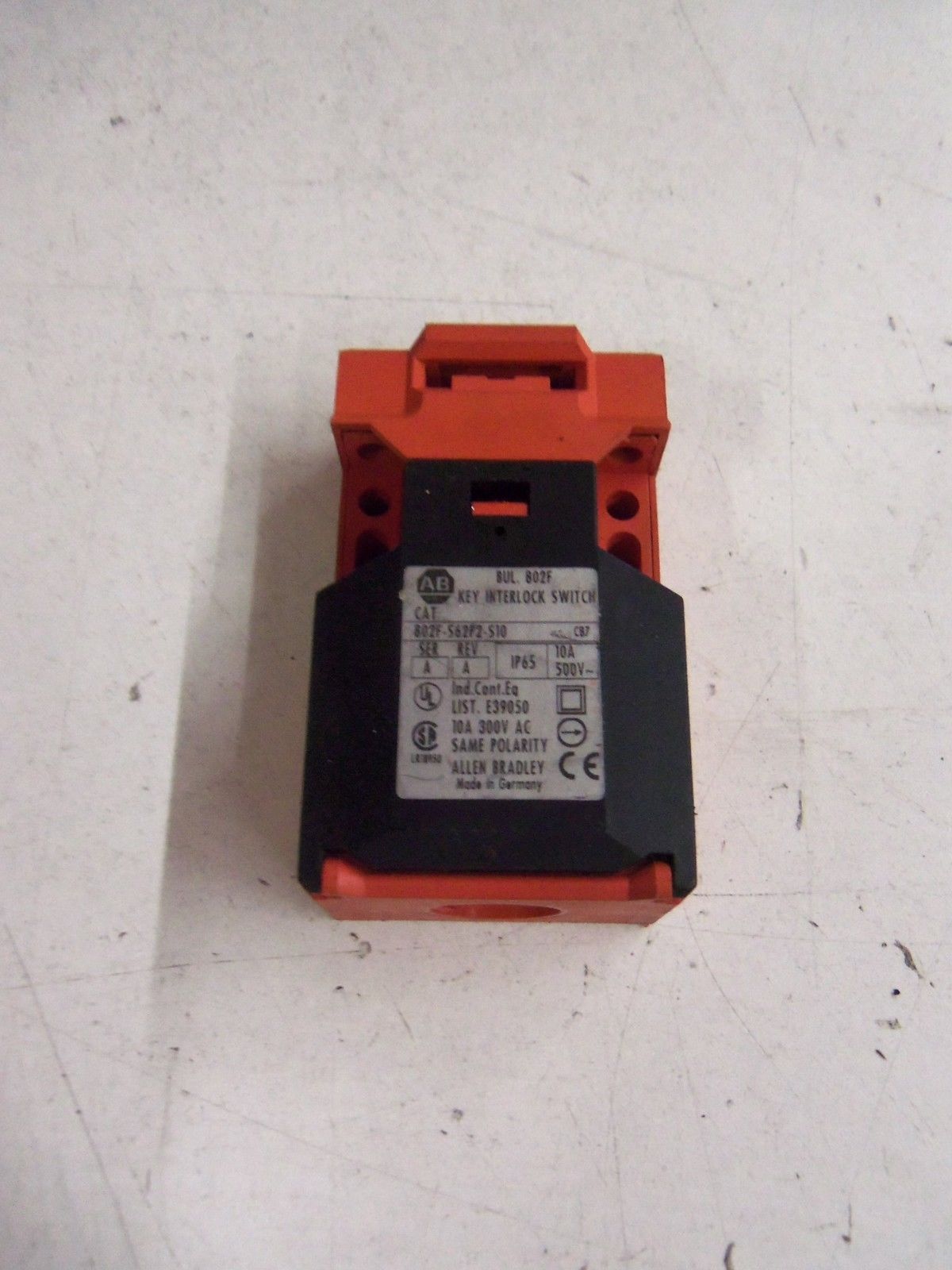 ALLEN BRADLEY 802F-S62P2-S10 SER. A INTERLOCK SAFETY SWITCH *USED*