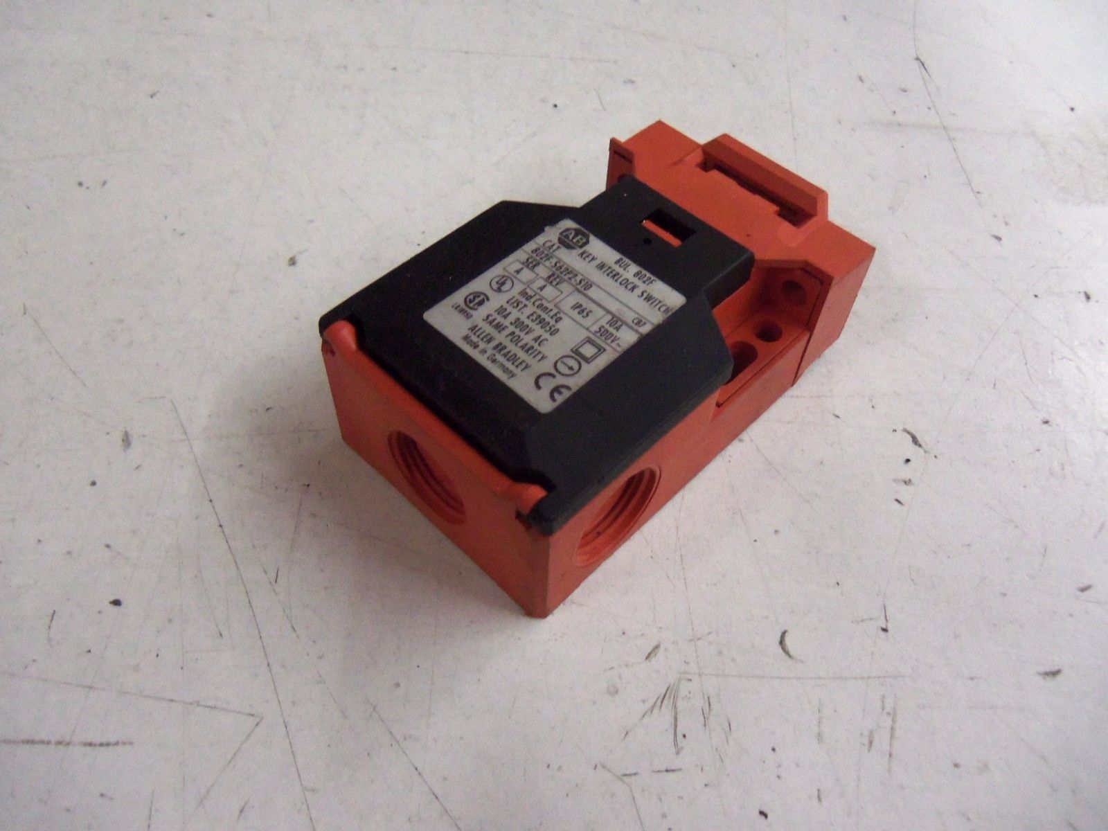 ALLEN BRADLEY 802F-S62P2-S10 SER. A INTERLOCK SAFETY SWITCH *USED*