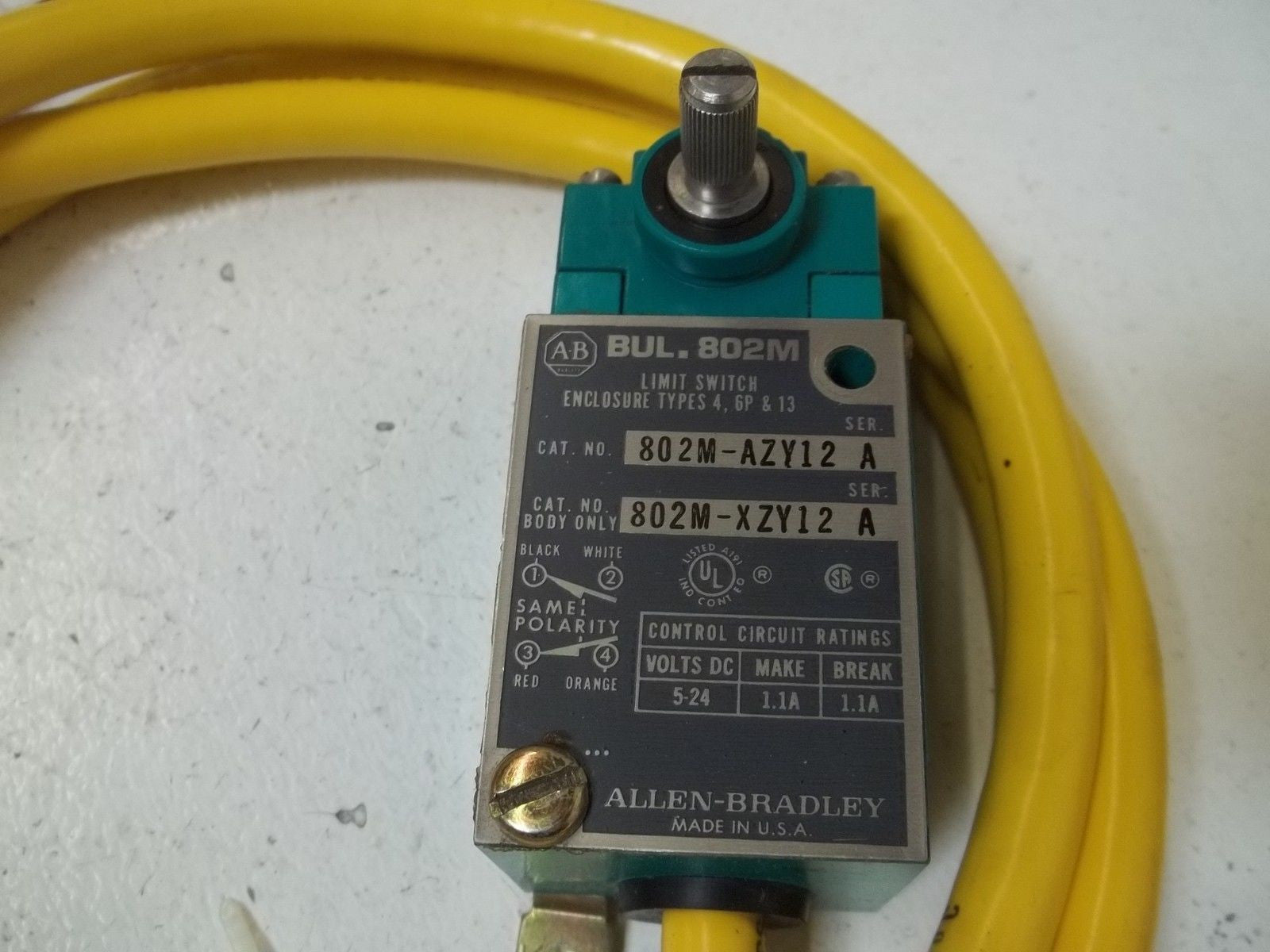 ALLEN BRADLEY 802M-AZY12 SER.A LIMIT SWITCH *USED*