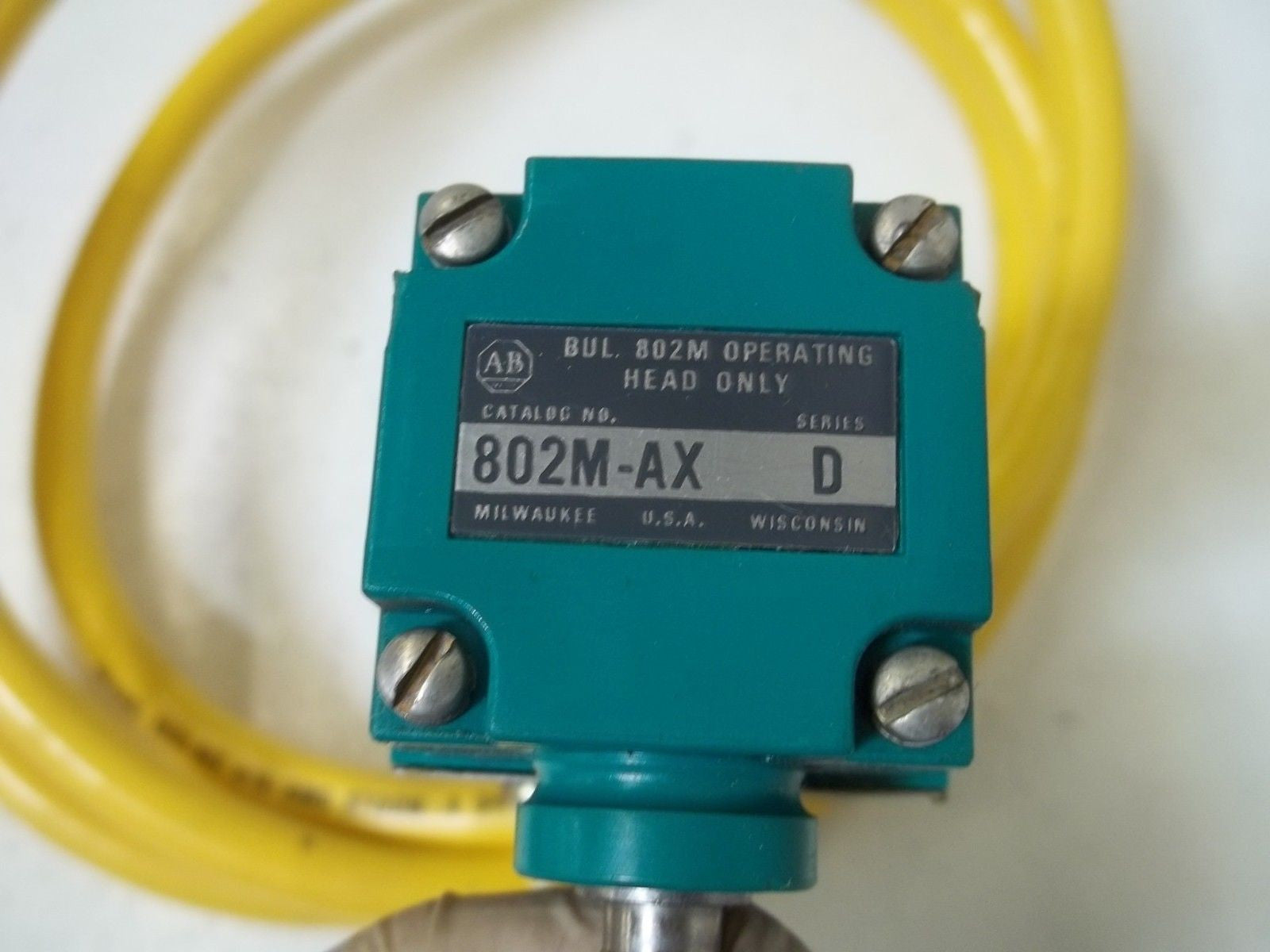 ALLEN BRADLEY 802M-AZY12 SER.A LIMIT SWITCH *USED*