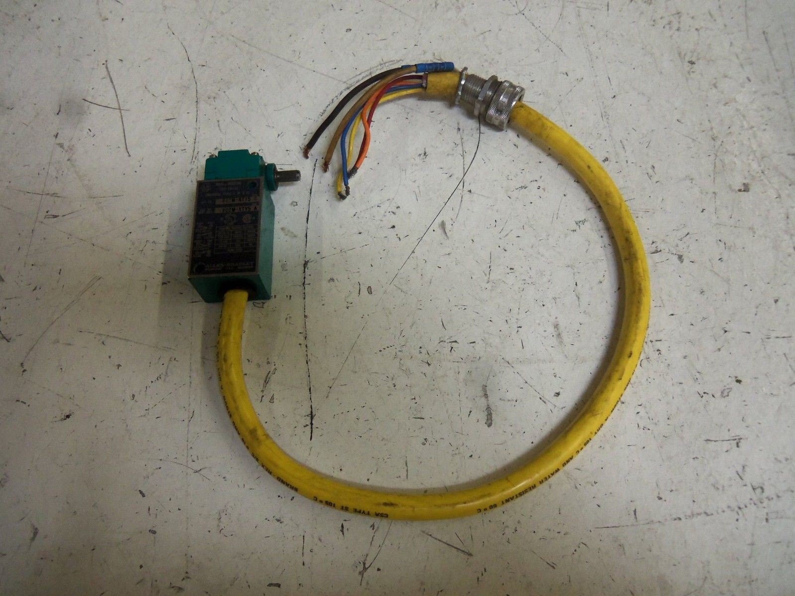 ALLEN BRADLEY 802M-ATY5 SERIES C LIMIT SWITCH *USED*