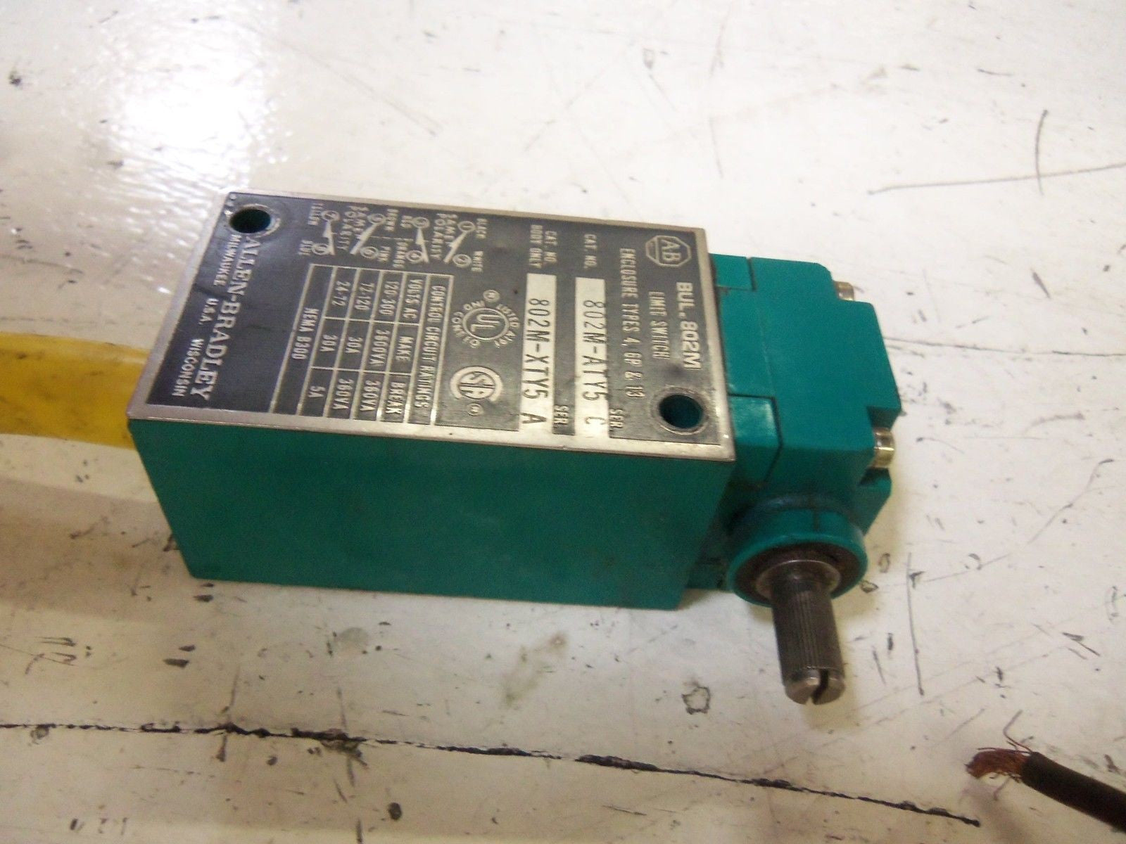 ALLEN BRADLEY 802M-ATY5 SERIES C LIMIT SWITCH *USED*