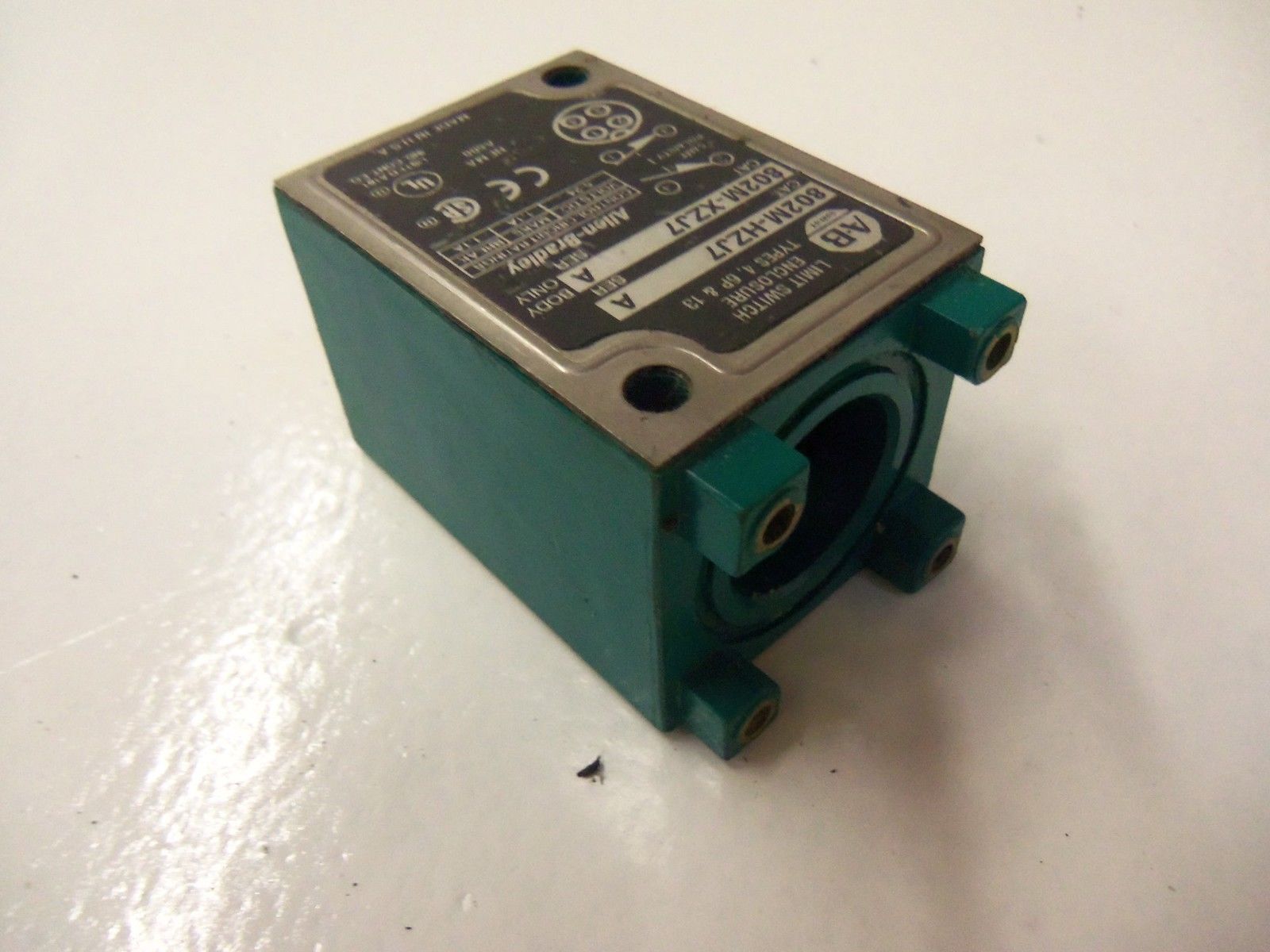 ALLEN BRADLEY 802M-XZJ7 SERIES A  (AS PICTURED) *USED*