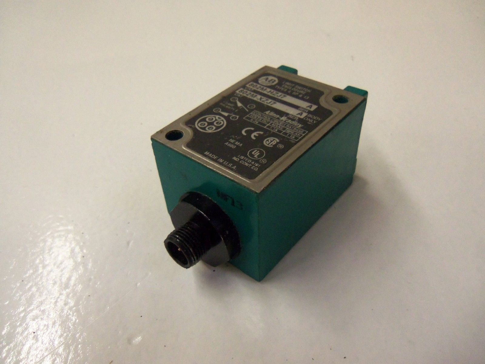 ALLEN BRADLEY 802M-XZJ7 SERIES A  (AS PICTURED) *USED*