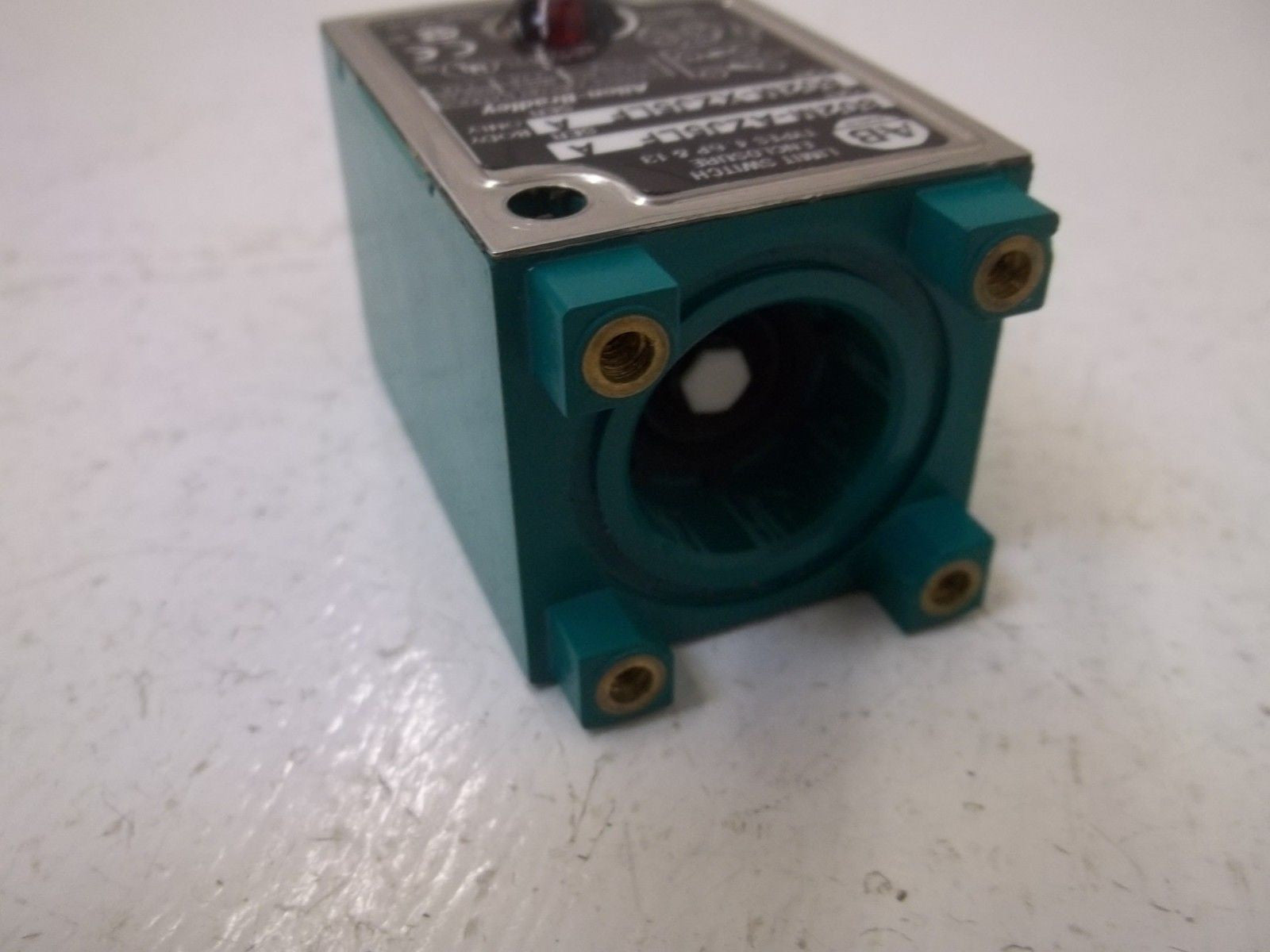 ALLEN BRADLEY 802M-XZJ5LF SER.A *USED*