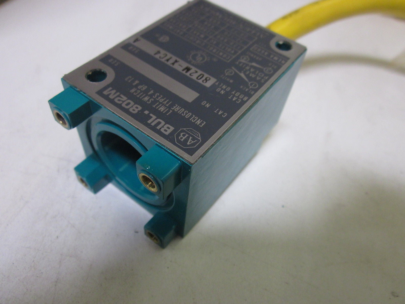ALLEN BRADLEY 802M-XYC4 SER.A *NEW NO BOX*