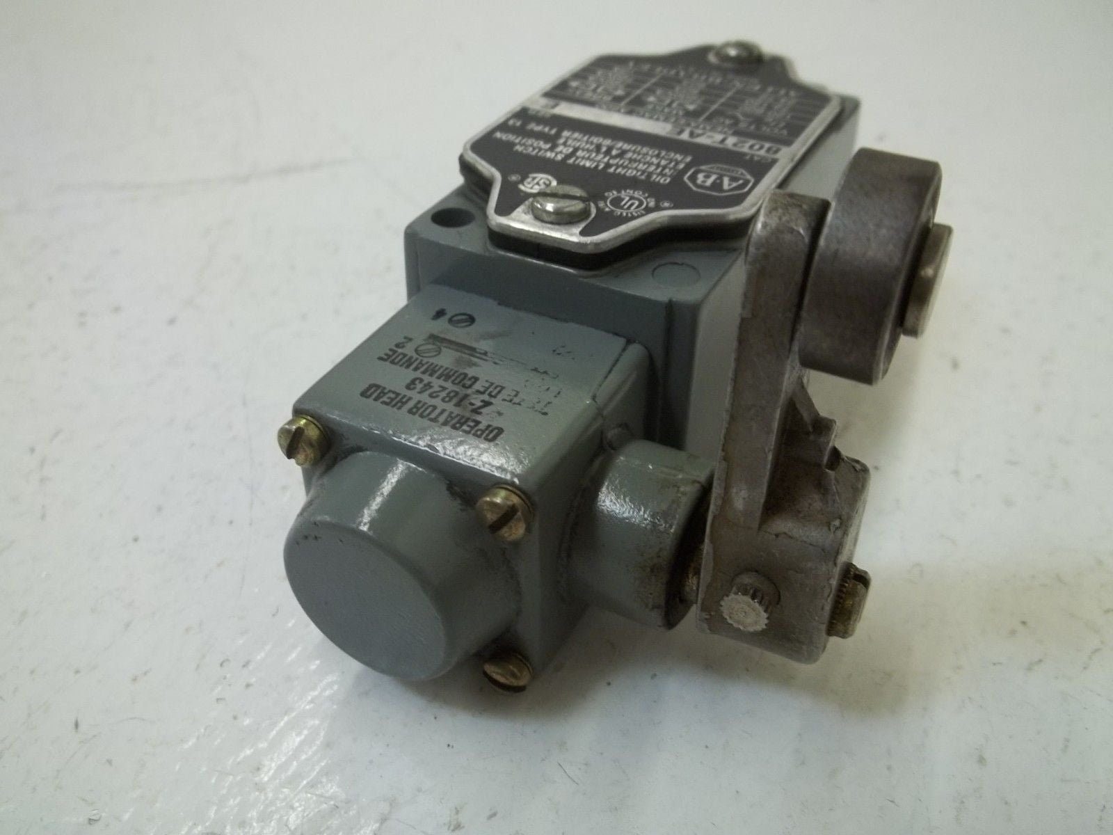 ALLEN BRADLEY 802T-AE SER. E OILTIGHT LIMIT SWITCH *USED*