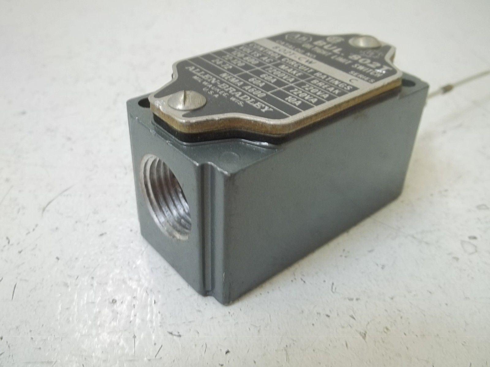 ALLEN BRADLEY 802T-CW SER.C LIMIT SWITCH *USED*