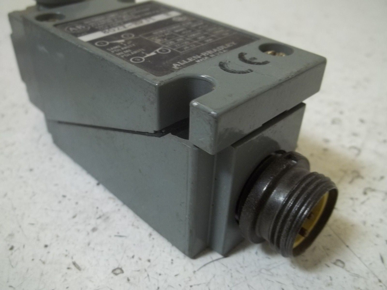 ALLEN BRADLEY 802T-HPJ1 ER.H LIMIT SWITCH *USED*