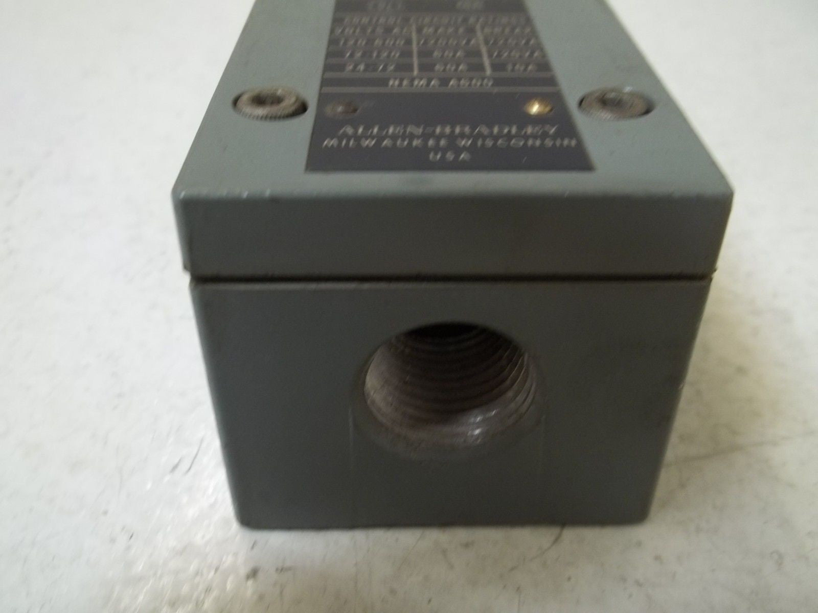 ALLEN BRADLEY 802X-A4 SER.C LIMIT SWITCH  *USED*