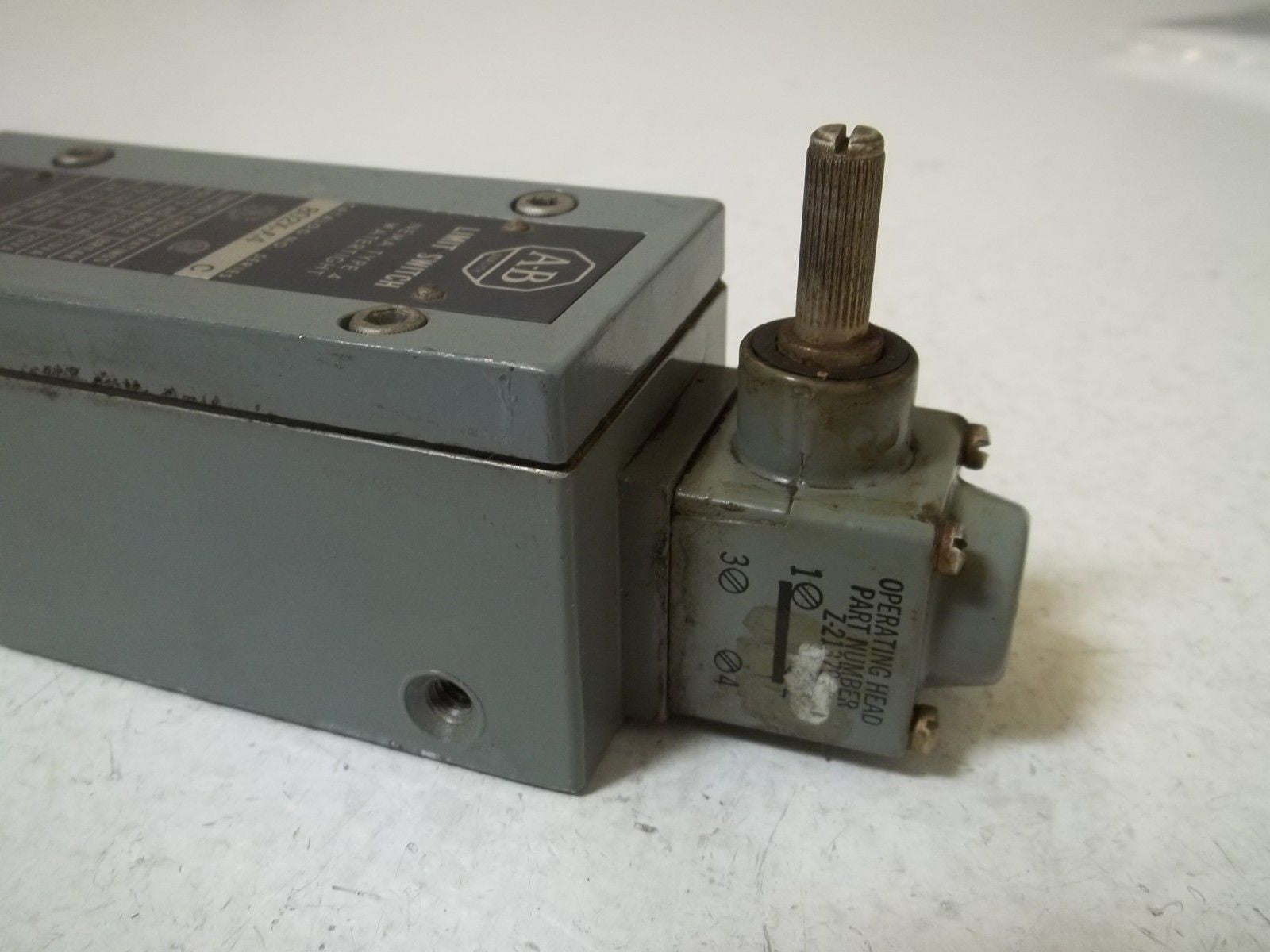 ALLEN BRADLEY 802X-A4 SER.C LIMIT SWITCH  *USED*