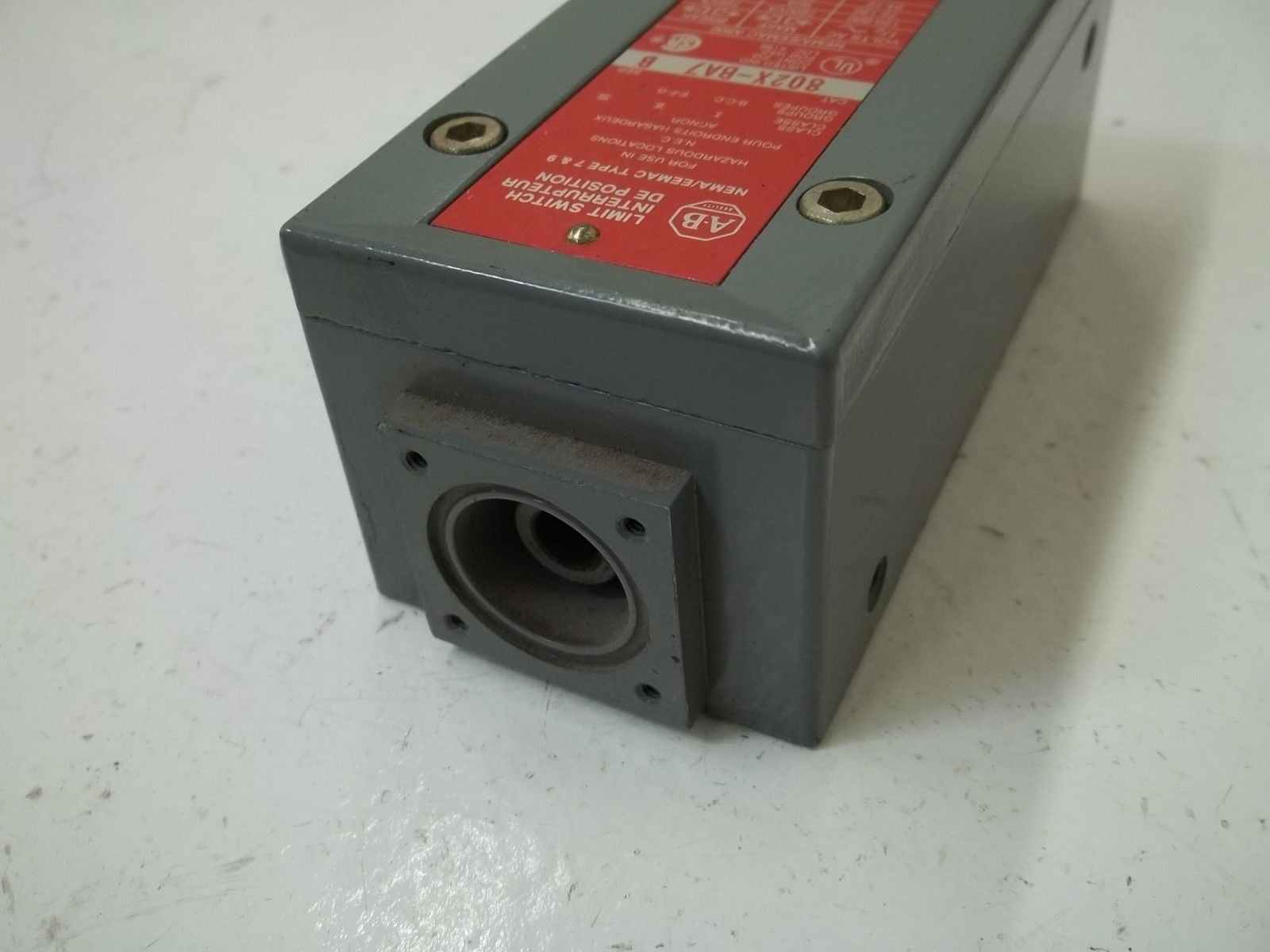 ALLEN BRADLEY 802X-BA7 SER. B (AS PICTURED) *USED*