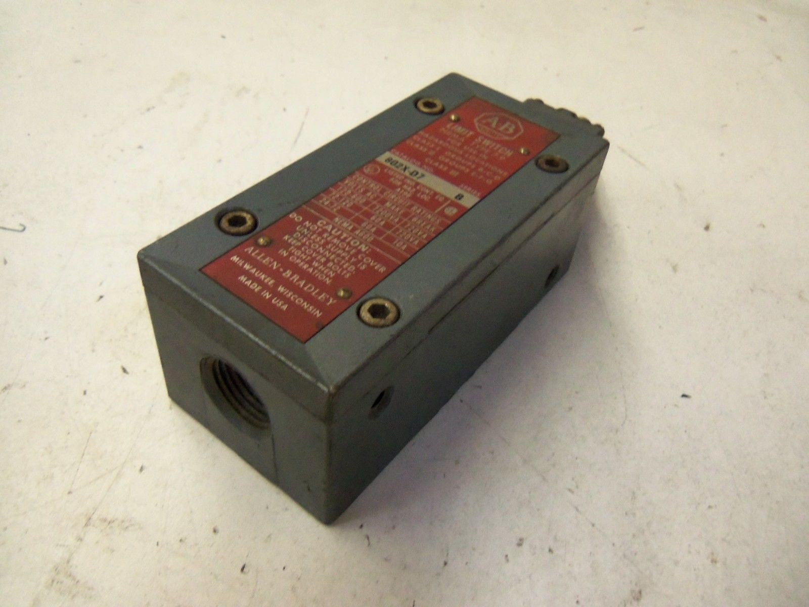 ALLEN BRADLEY 802X-D7 SERIES B *USED*