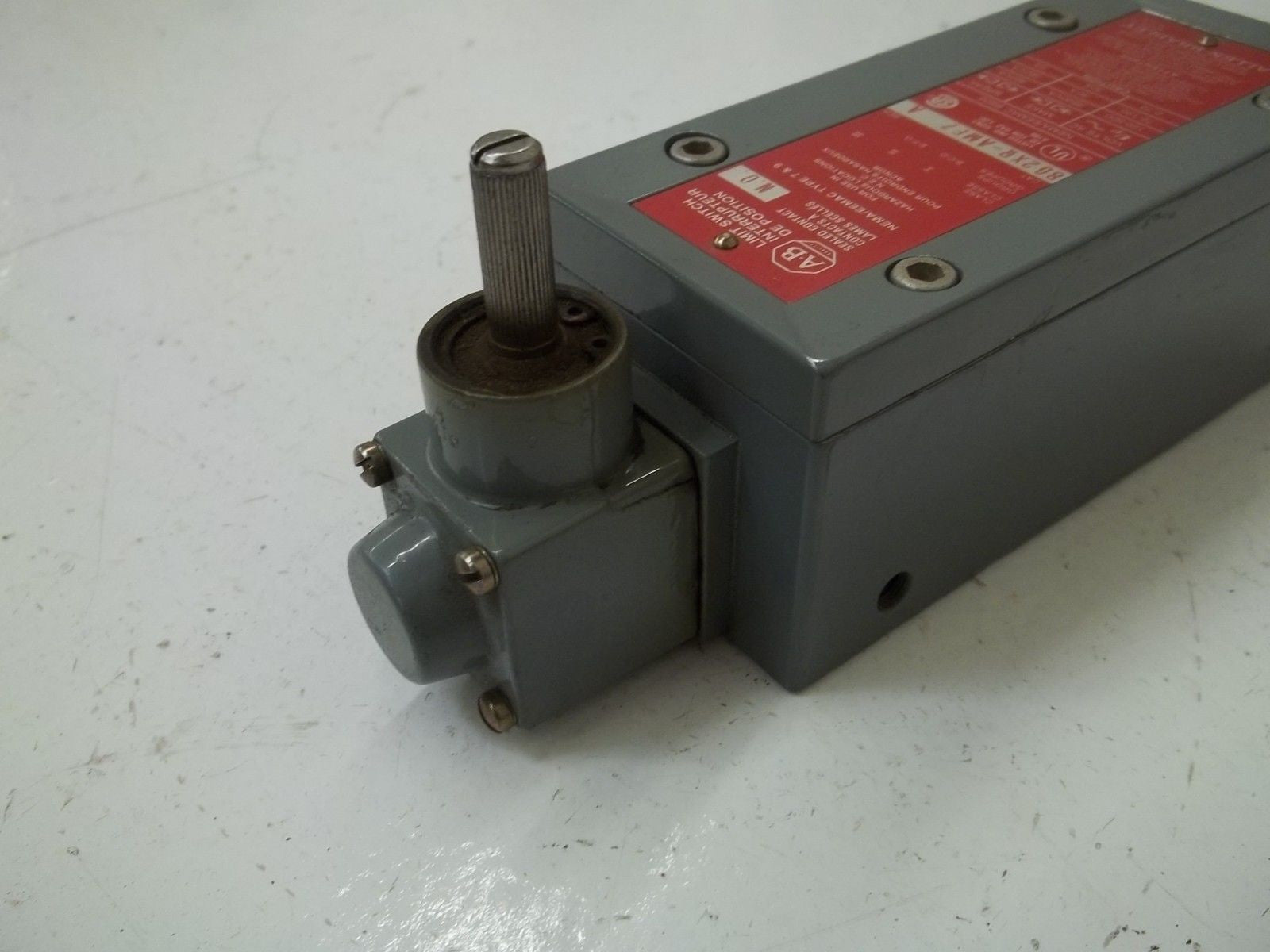 ALLEN BRADLEY 802XR-AMF7 SER.A *USED*