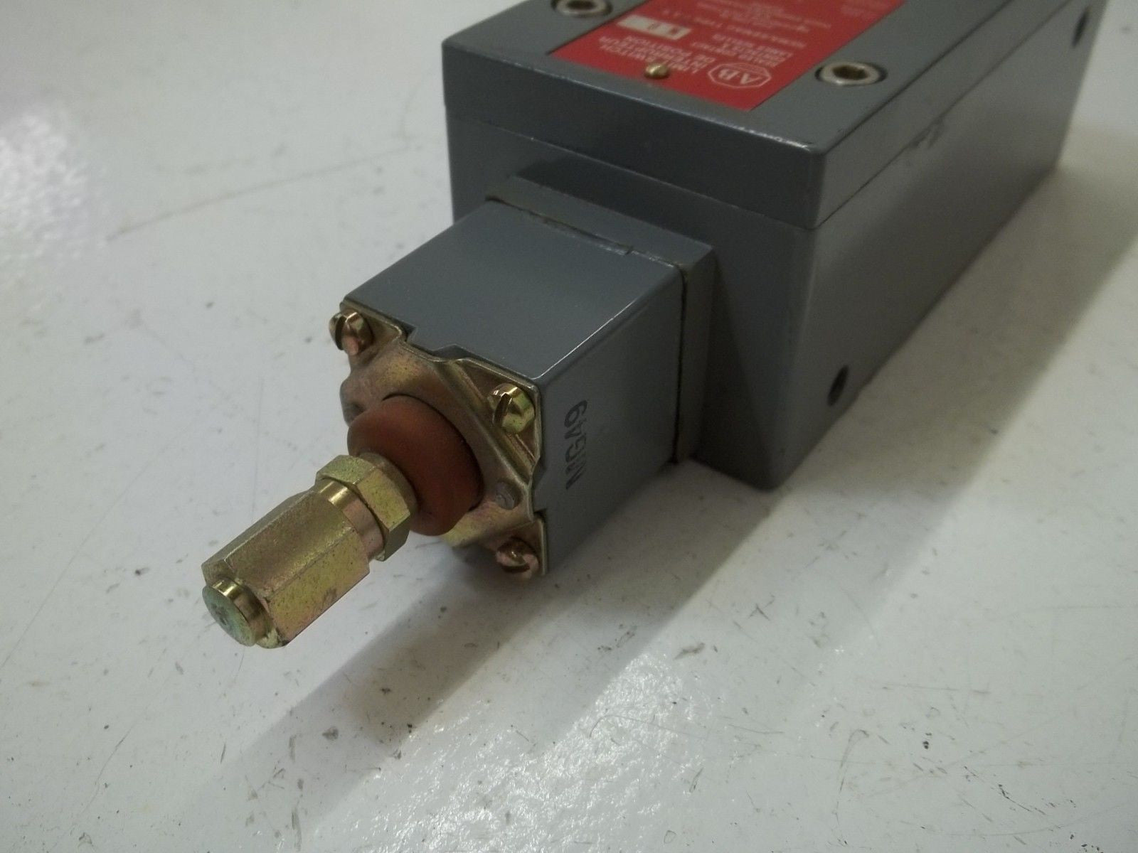 ALLEN BRADLEY 802XR-HF7 SER.A *NEW OUT OF A  BOX*