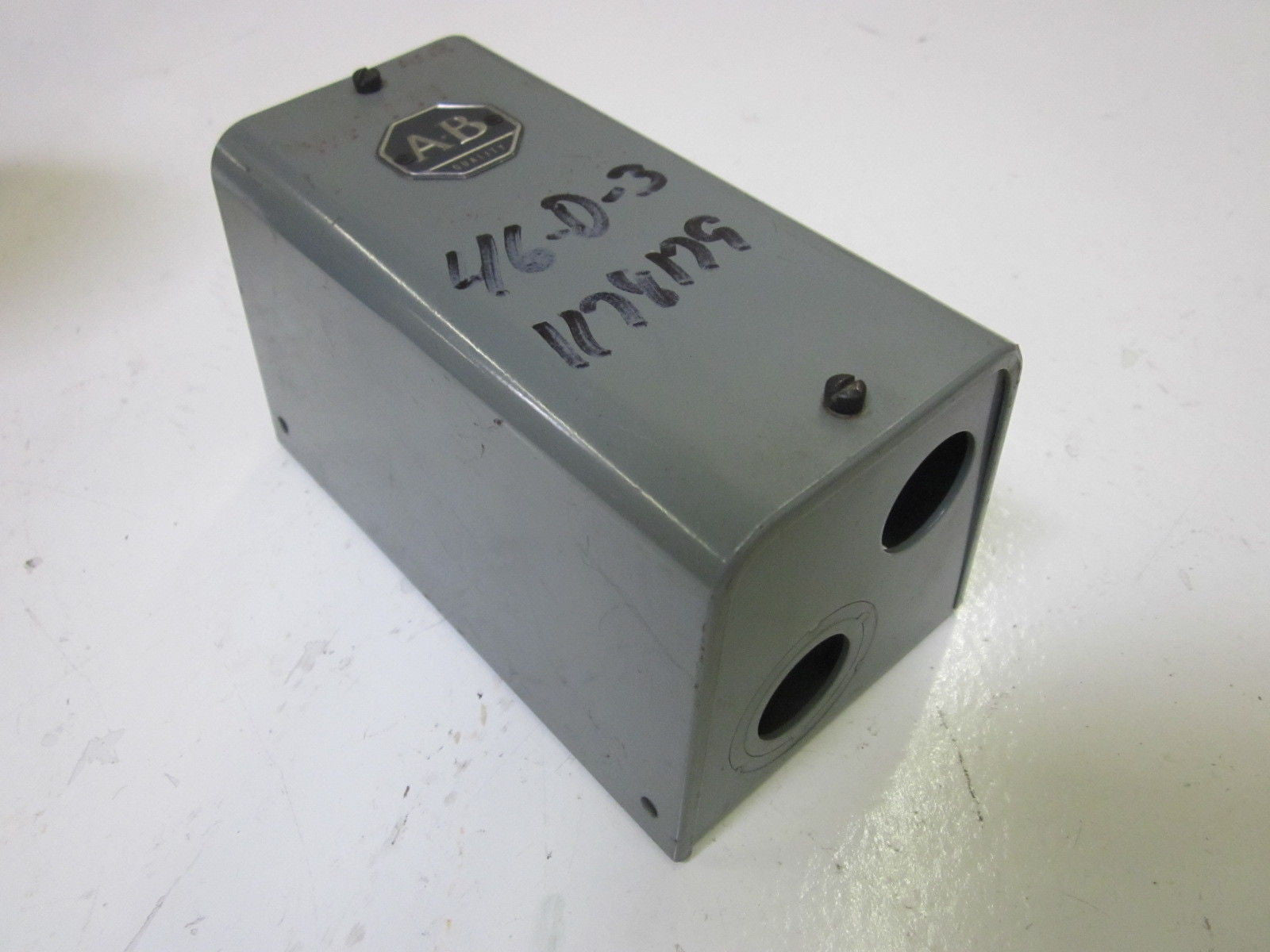ALLEN BRADLEY 806-A42 SER.A *USED*