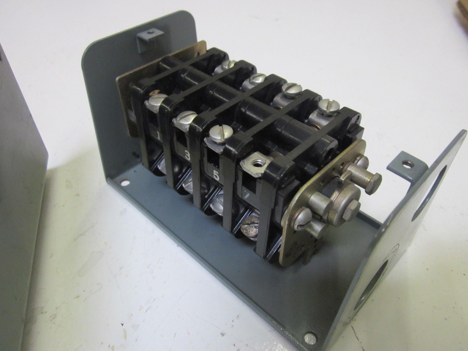 ALLEN BRADLEY 806-A42 SER.A *USED*