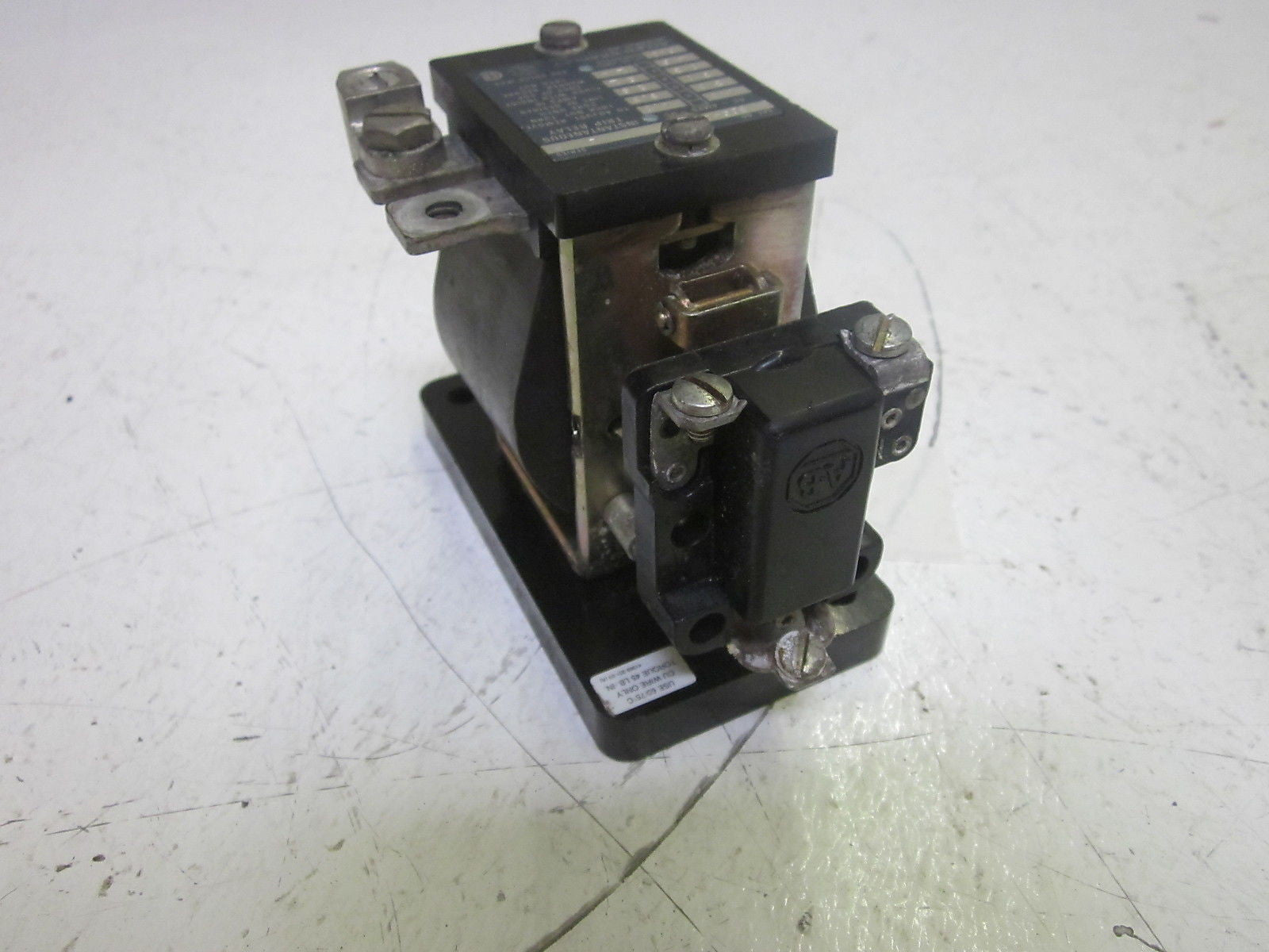 ALLEN BRADLEY 809-A02E SER.A  INSTANTEOUS TRIP RELAY 600VAC *USED*