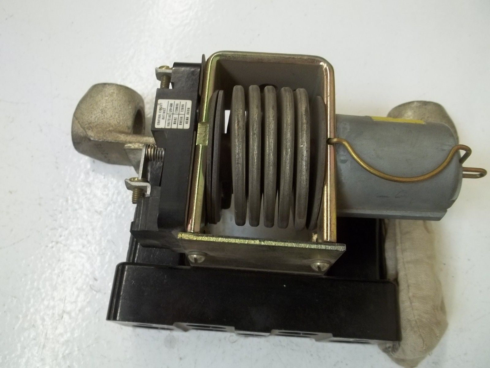 ALLEN BRADLEY 810-A26A SER.B *USED*