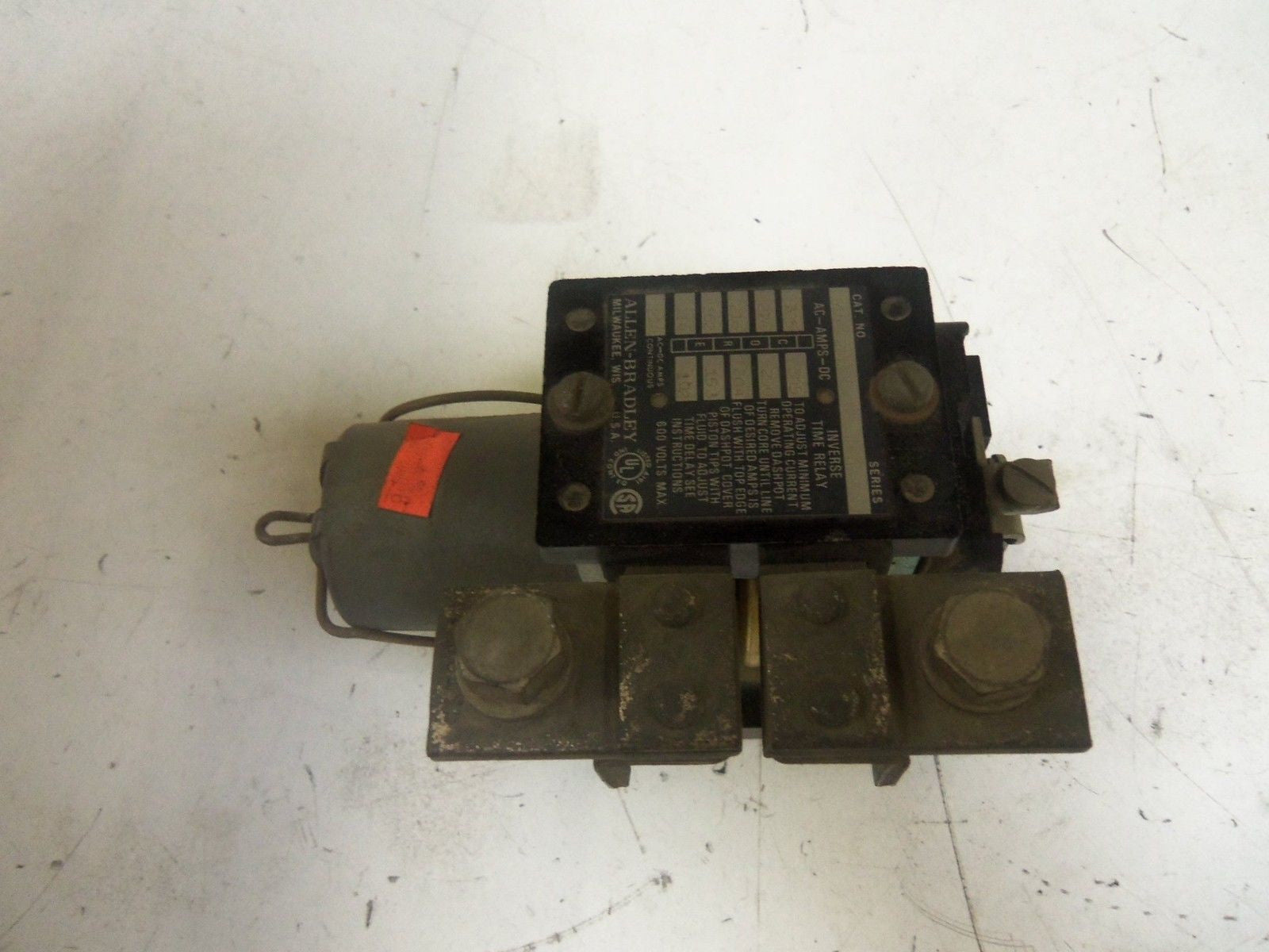 ALLEN BRADLEY 810-A24A SERIES A *USED*