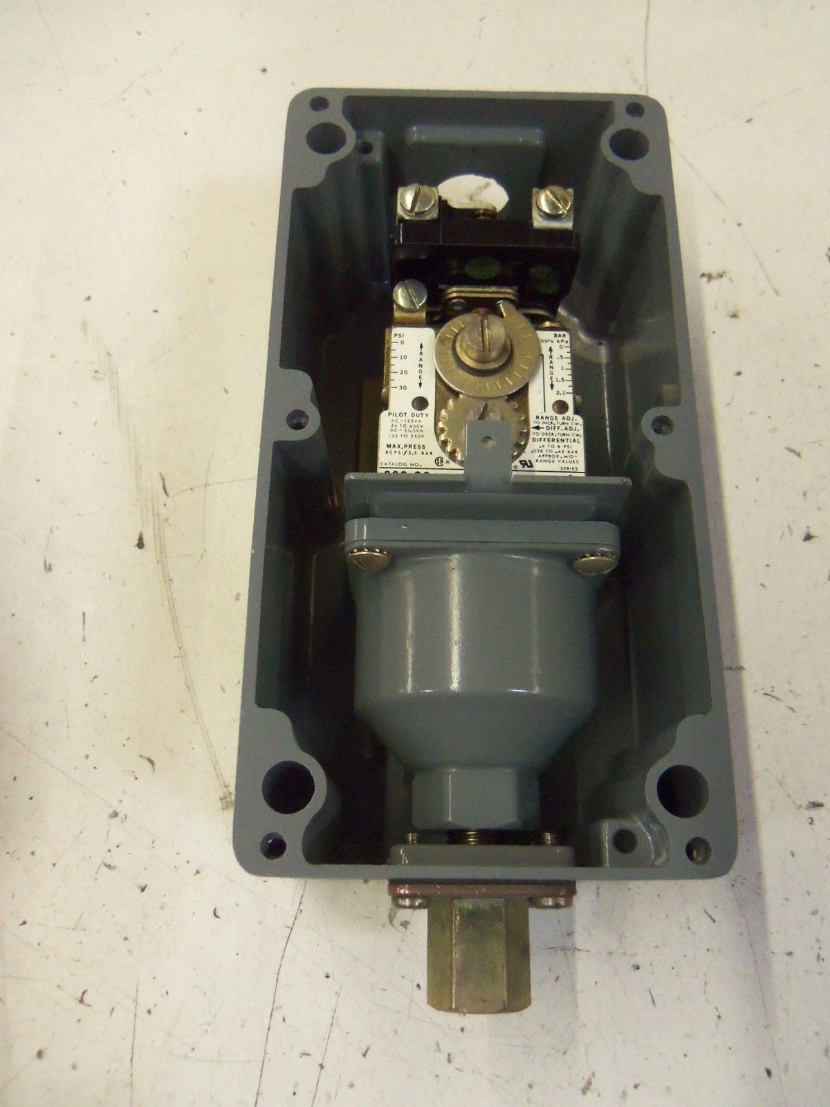 ALLEN BRADLEY 836-C3J SERIES B *NEW NO BOX*