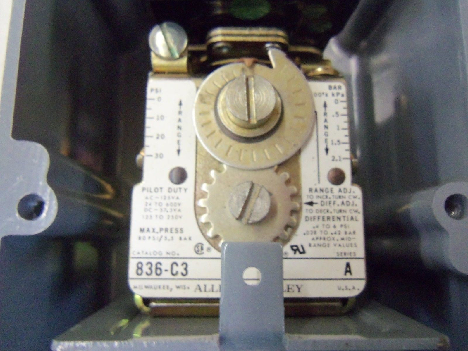 ALLEN BRADLEY 836-C3J SERIES B *NEW NO BOX*