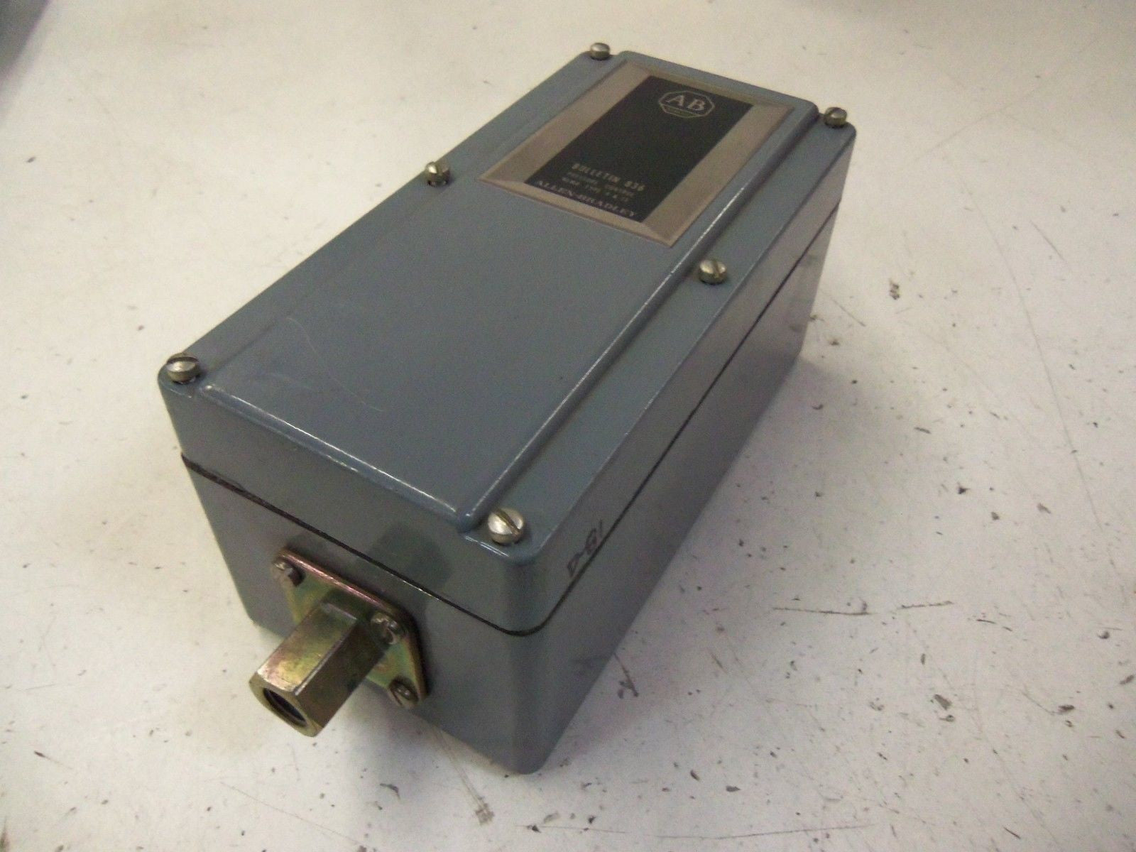 ALLEN BRADLEY 836-C3J SERIES B *NEW NO BOX*