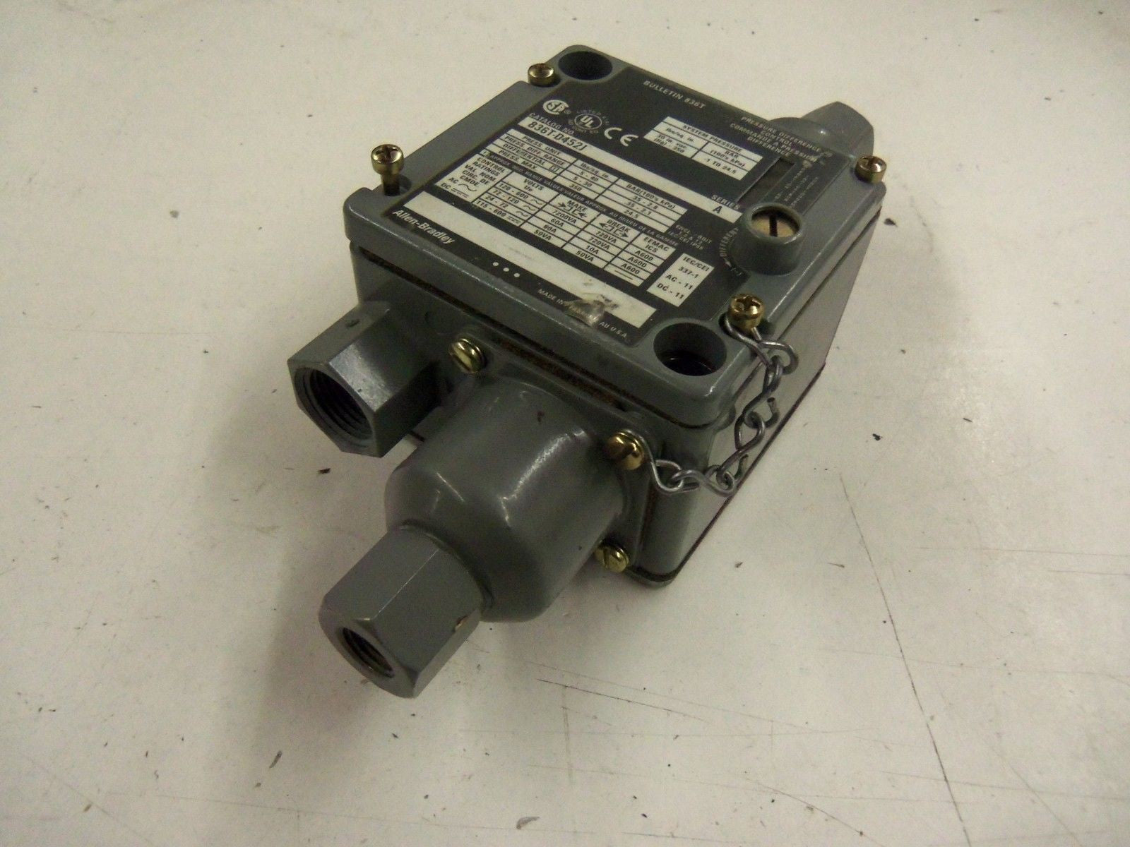 ALLEN BRADLEY 836T-D452J SERIES A  *USED*
